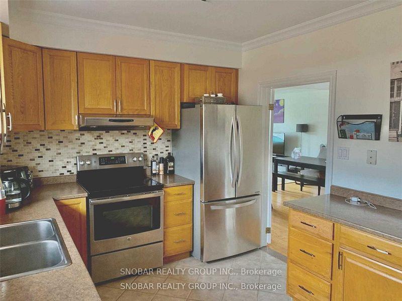 Photo 3 of 70 Poynter Drive, Etobicoke, Kingsview Village-The Westway — HOMEH