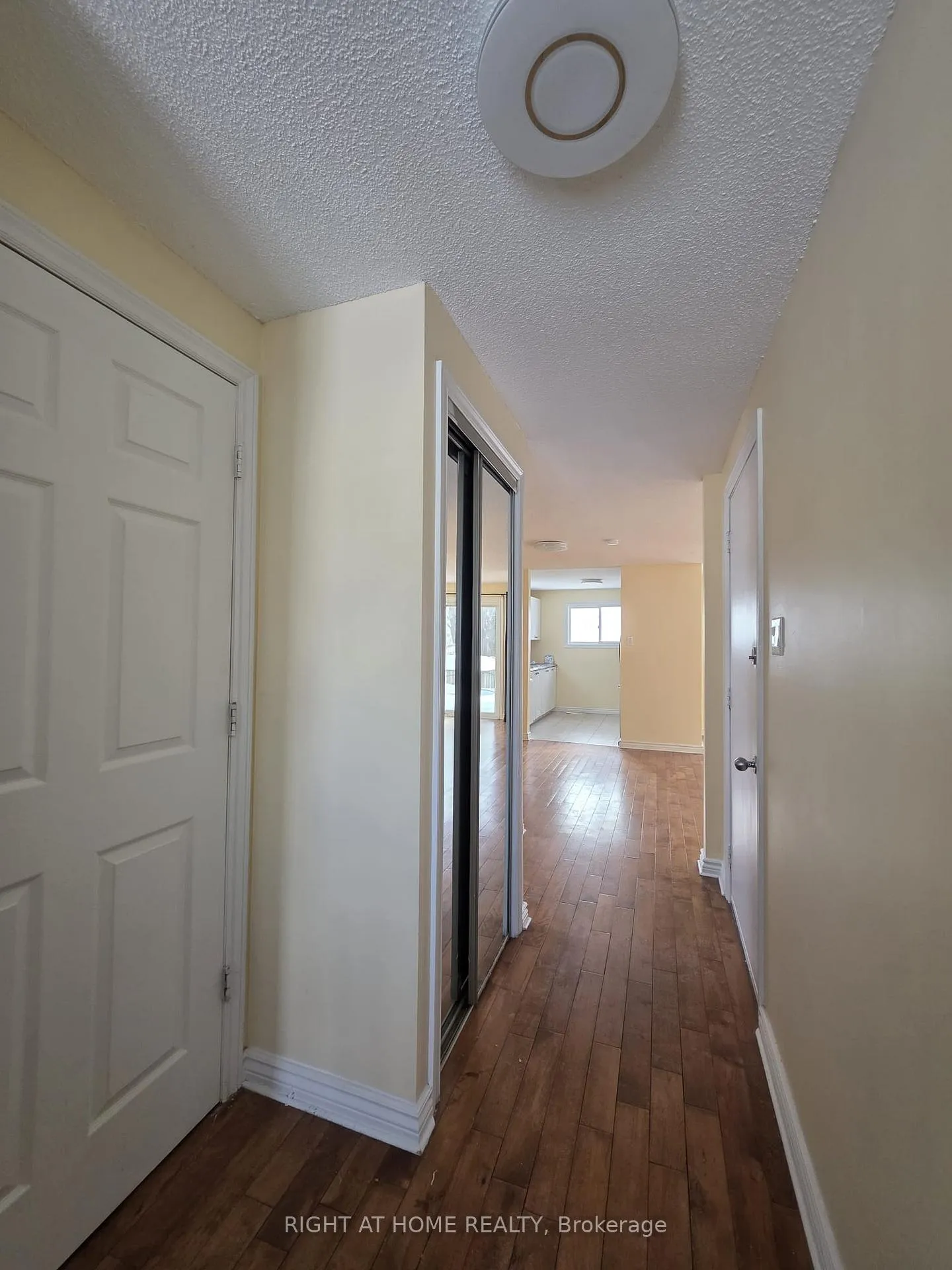 Photo 3 of 75 Corbett Drive, Barrie, Grove East — HOMEH