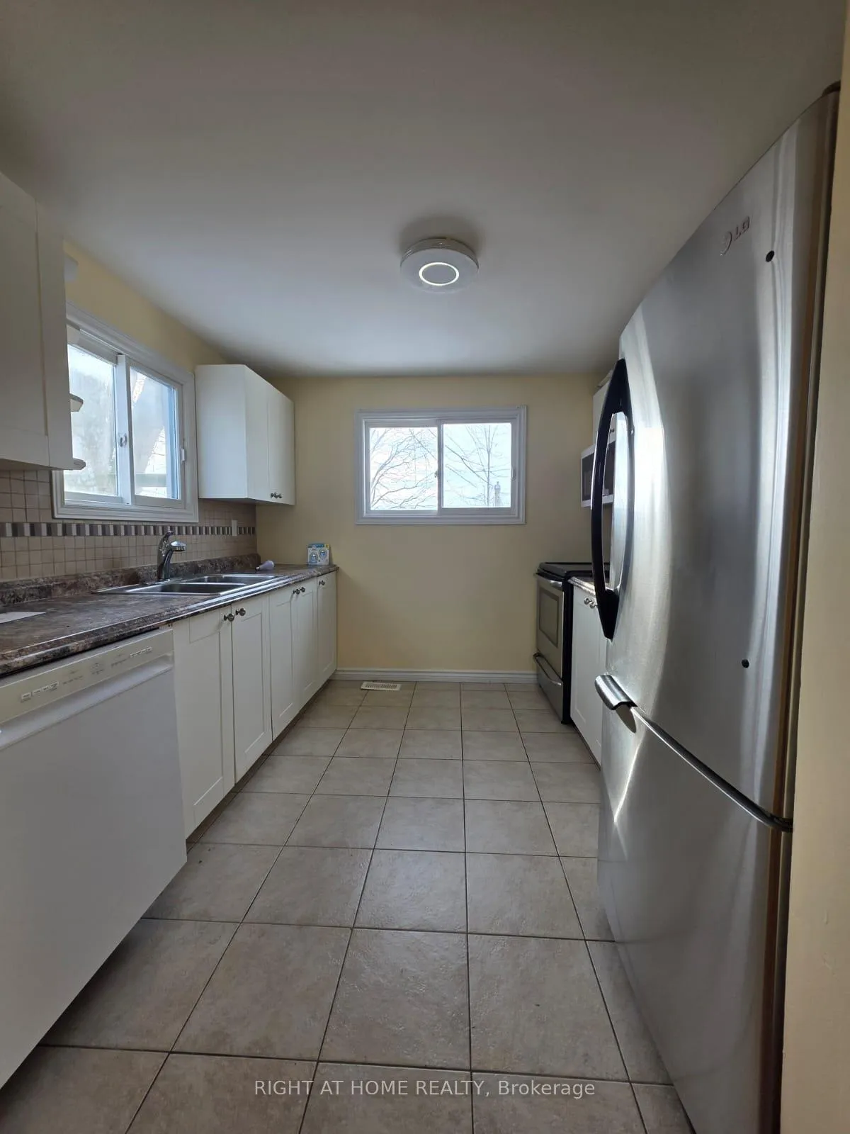 Photo 4 of 75 Corbett Drive, Barrie, Grove East — HOMEH