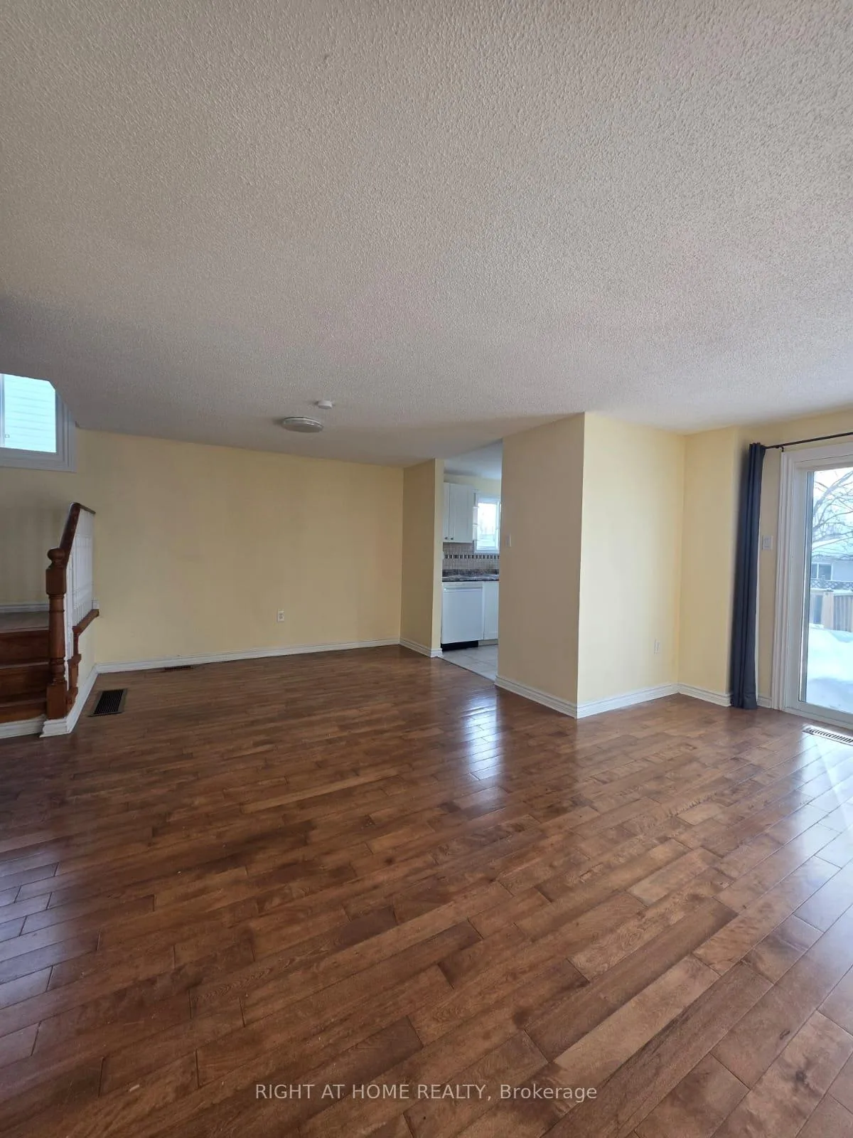 Photo 8 of 75 Corbett Drive, Barrie, Grove East — HOMEH