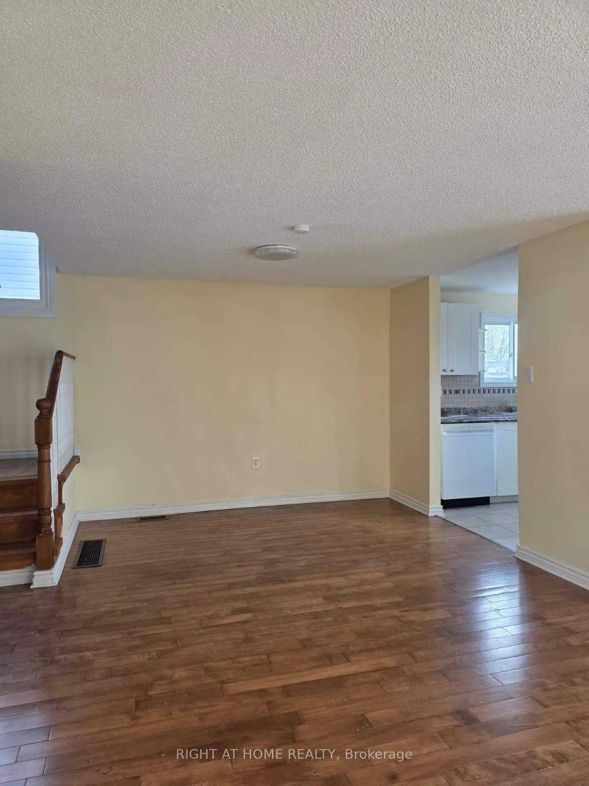 Photo 9 of 75 Corbett Drive, Barrie, Grove East — HOMEH