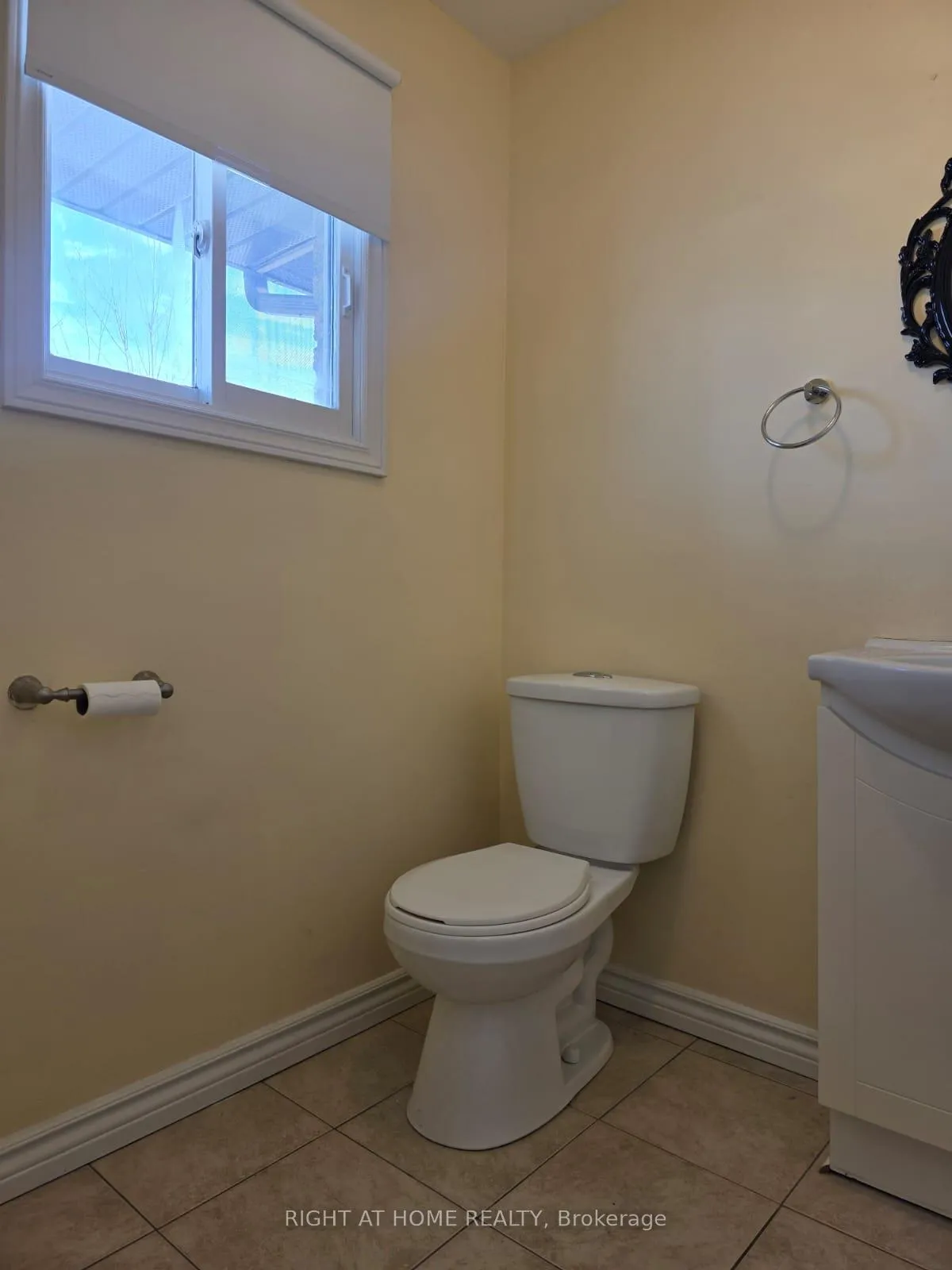 Photo 10 of 75 Corbett Drive, Barrie, Grove East — HOMEH