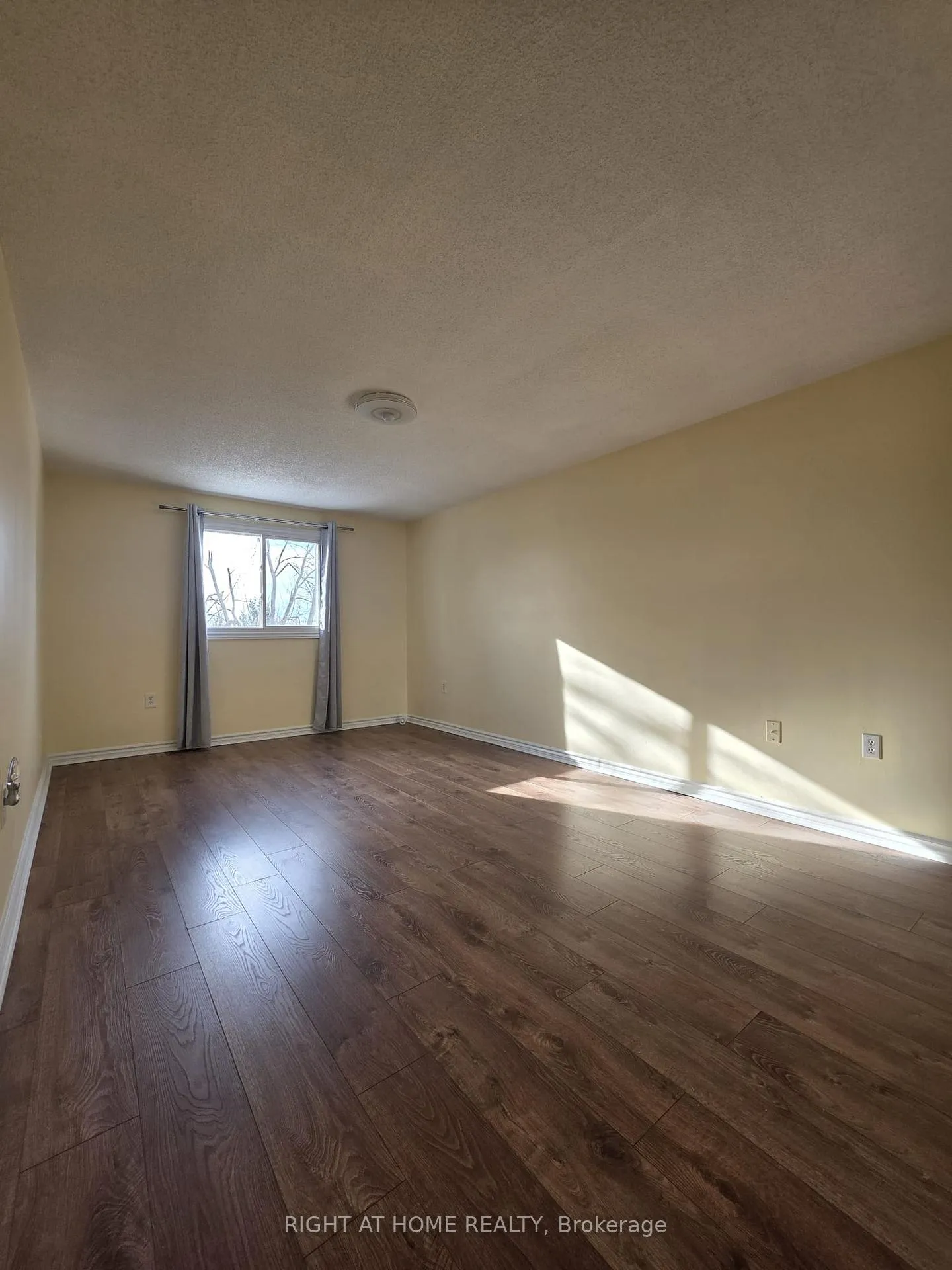 Photo 13 of 75 Corbett Drive, Barrie, Grove East — HOMEH
