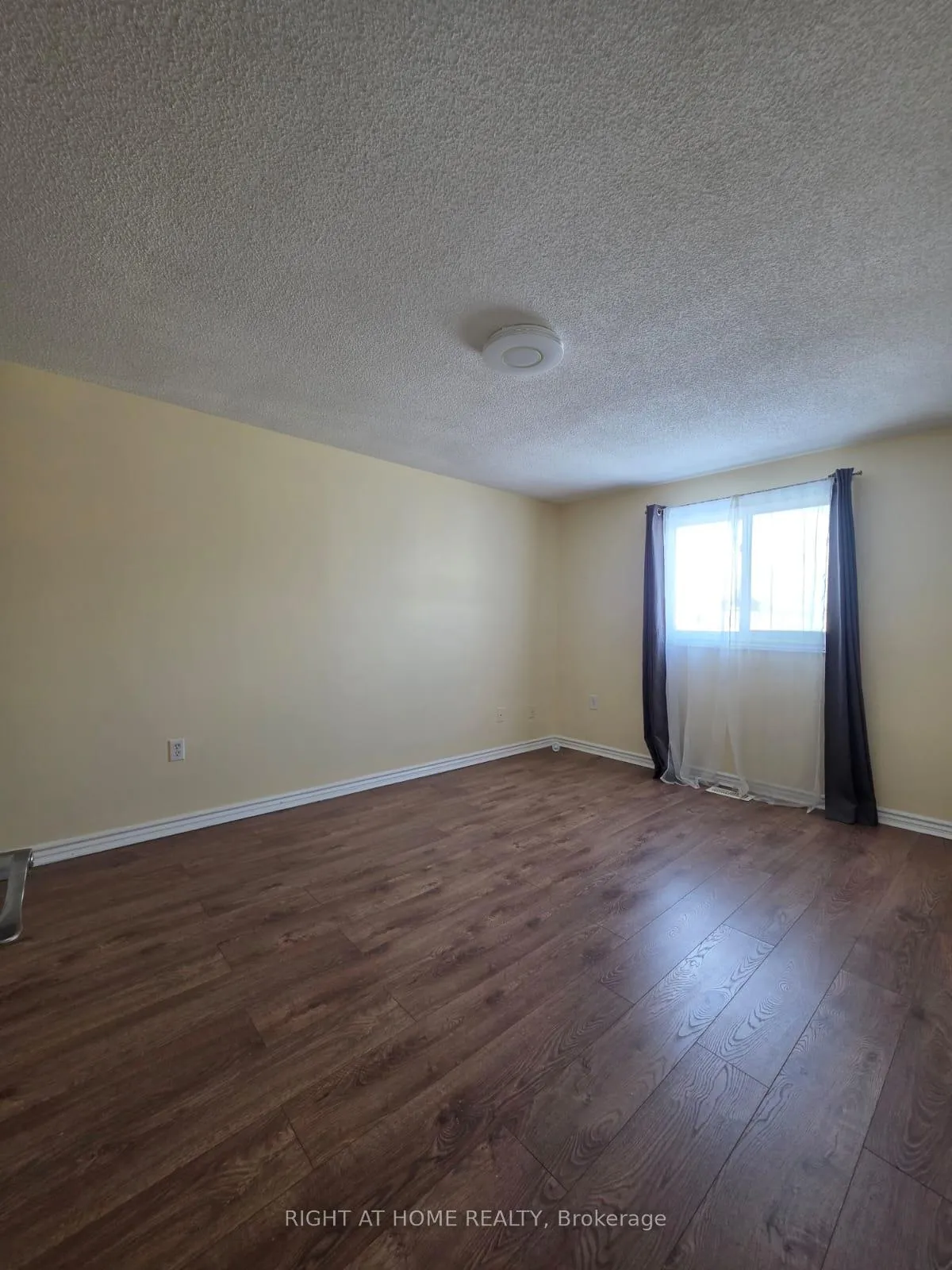 Photo 15 of 75 Corbett Drive, Barrie, Grove East — HOMEH