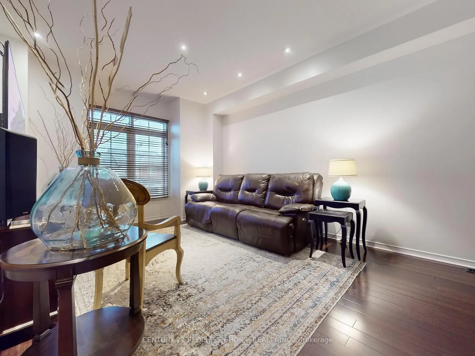Photo 4 of 8 Croker Drive E, Ajax, South East — HOMEH