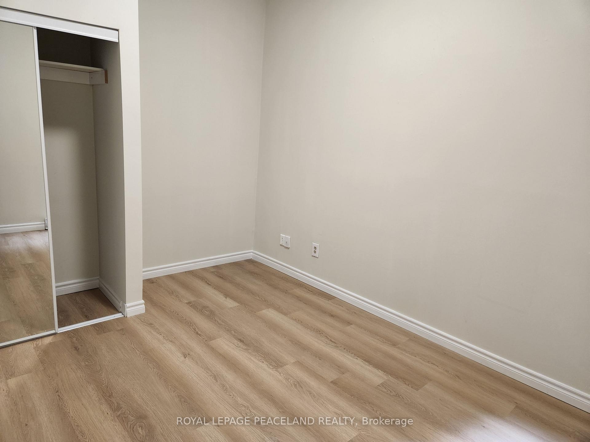 Photo 5 of Unit 4, 556 Spadina Crescent, Toronto, University — HOMEH