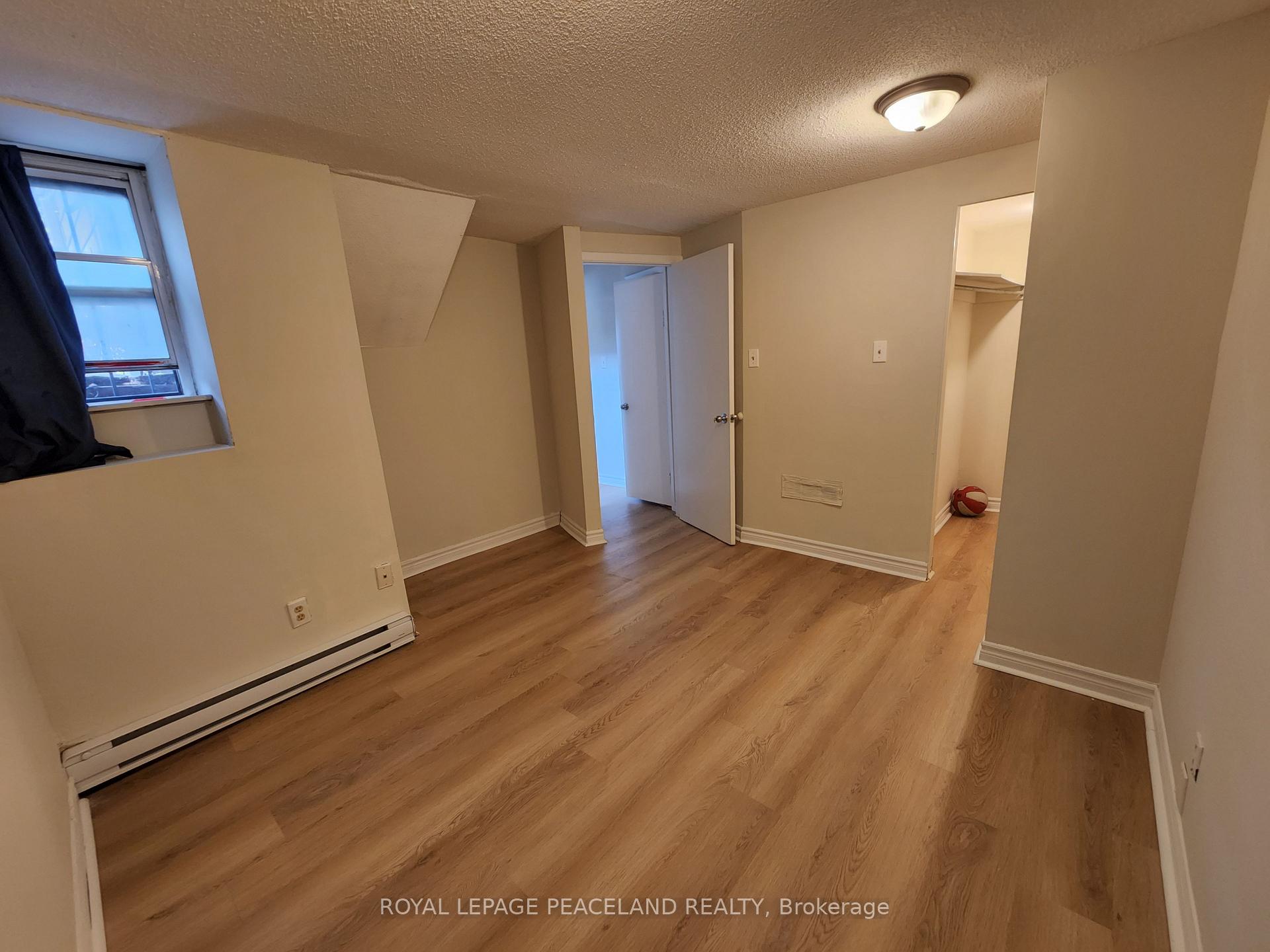 Photo 8 of Unit 4, 556 Spadina Crescent, Toronto, University — HOMEH