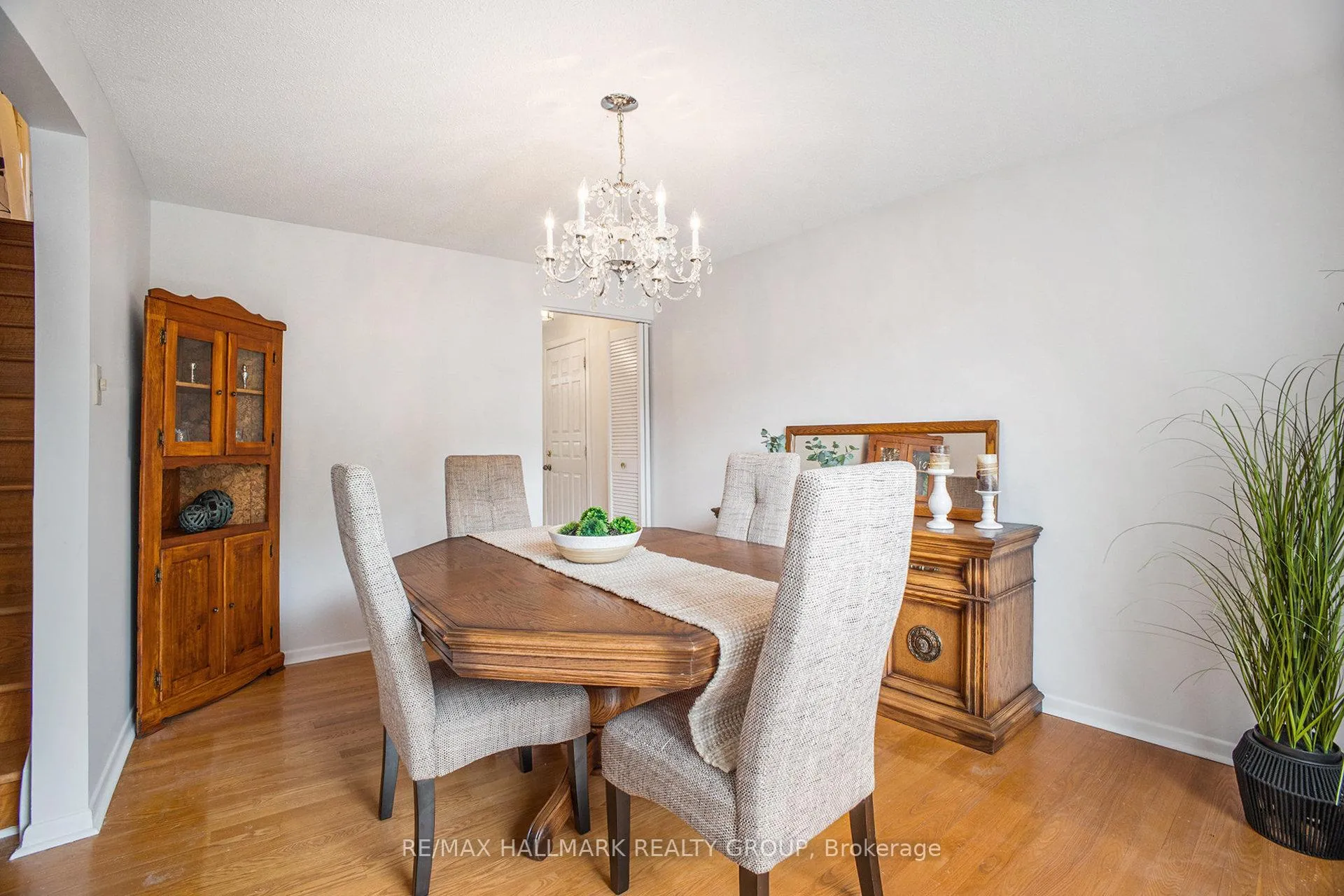 Photo 15 of 618 La Verendrye Drive, Ottawa, Beacon Hill North — HOMEH