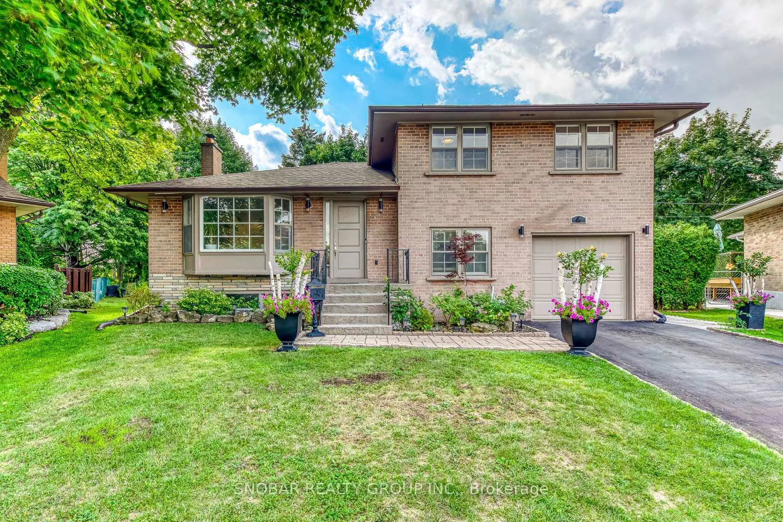 Photo 1 of 4 Haregate Court, Etobicoke, Willowridge-Martingrove-Richview — HOMEH