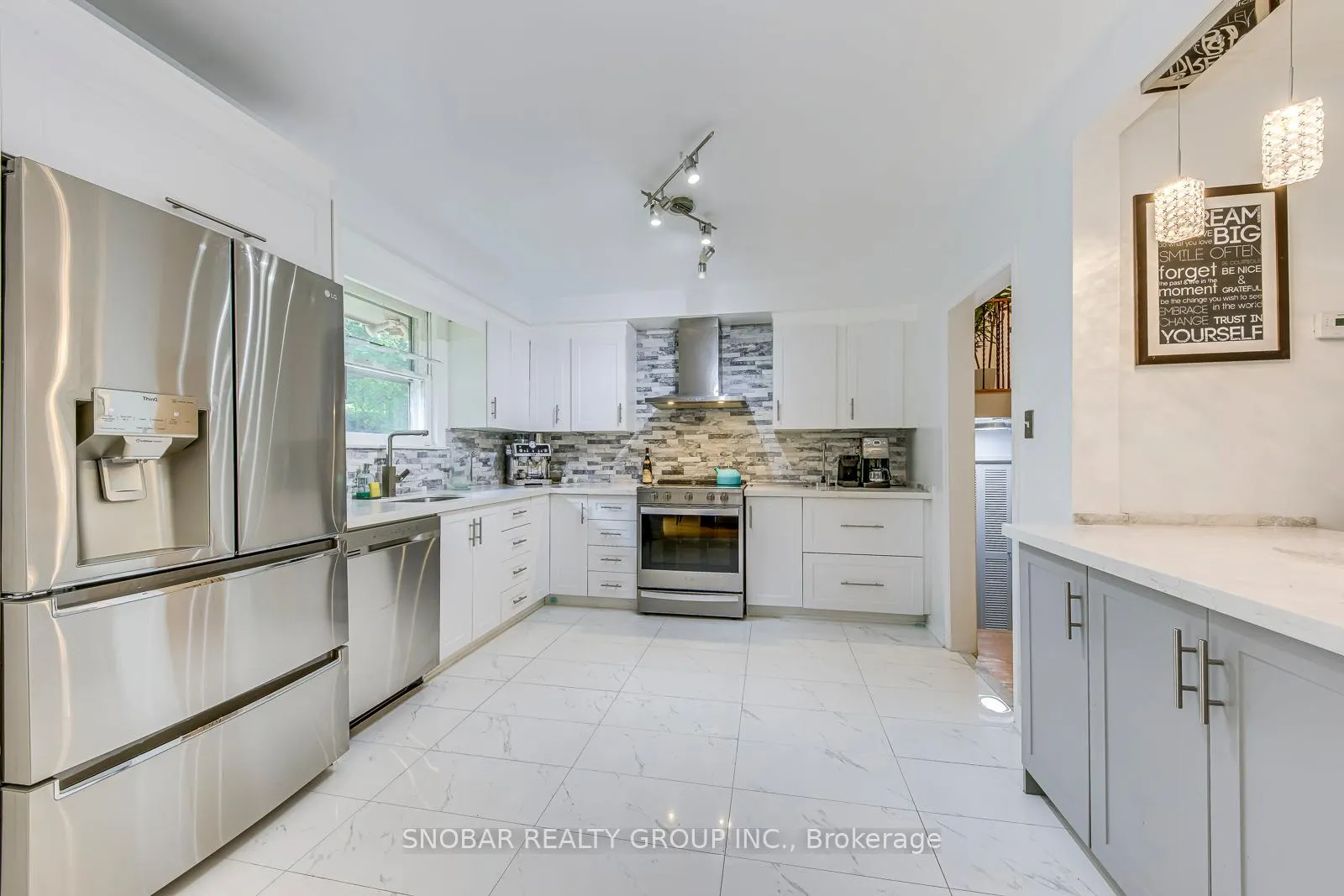 Photo 7 of 4 Haregate Court, Etobicoke, Willowridge-Martingrove-Richview — HOMEH