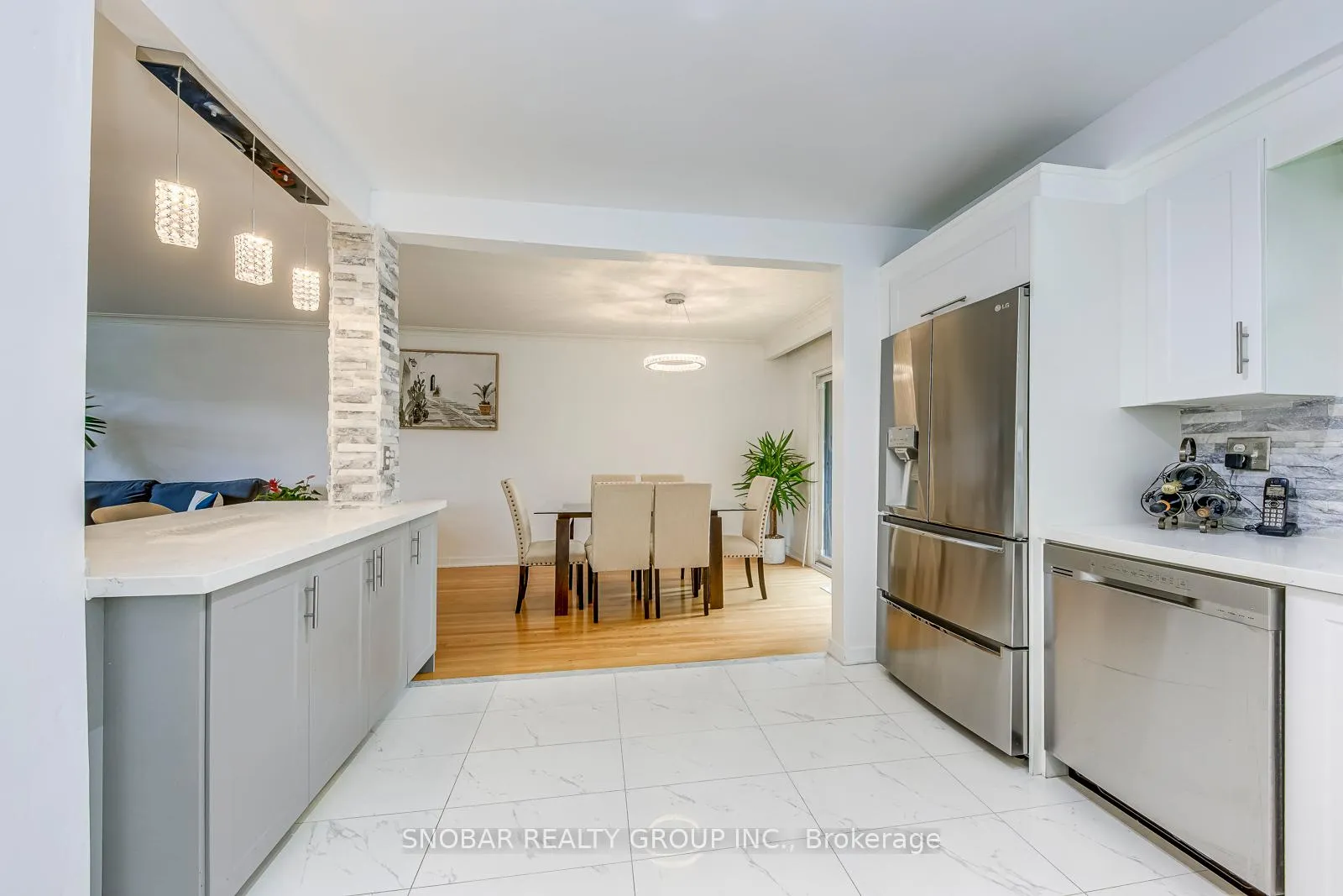 Photo 10 of 4 Haregate Court, Etobicoke, Willowridge-Martingrove-Richview — HOMEH