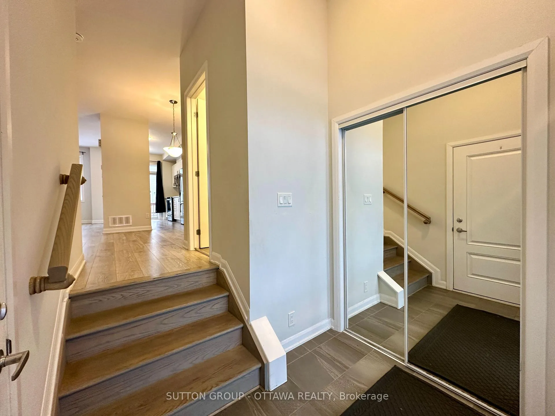 Photo 2 of 2032 Caltra Crescent, Ottawa, Barrhaven - Half Moon Bay — HOMEH