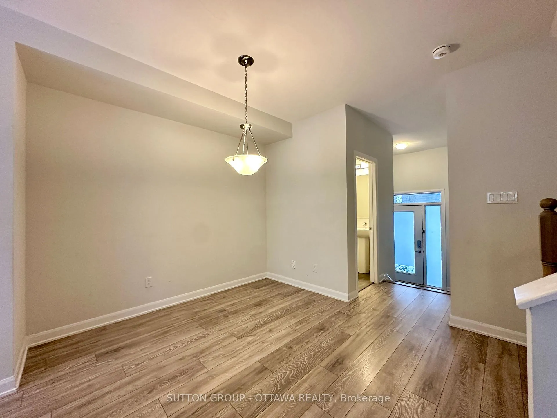 Photo 3 of 2032 Caltra Crescent, Ottawa, Barrhaven - Half Moon Bay — HOMEH