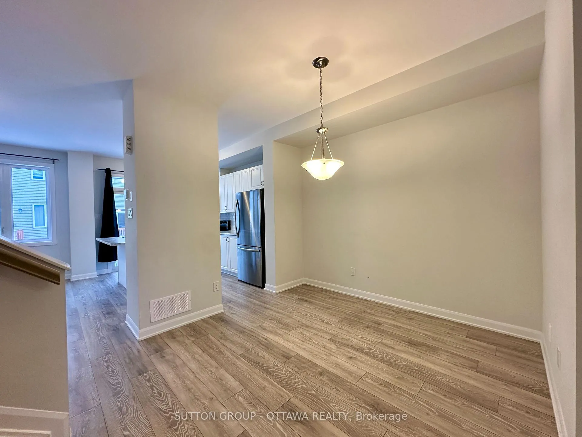 Photo 4 of 2032 Caltra Crescent, Ottawa, Barrhaven - Half Moon Bay — HOMEH