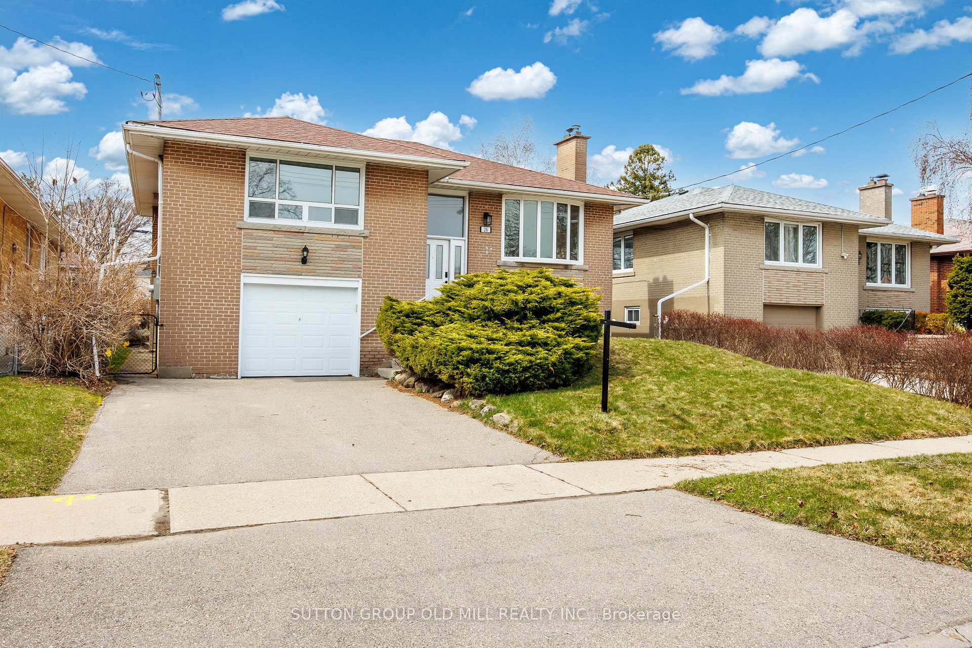 Photo 2 of 26 Breadner Drive, Etobicoke, Willowridge-Martingrove-Richview — HOMEH