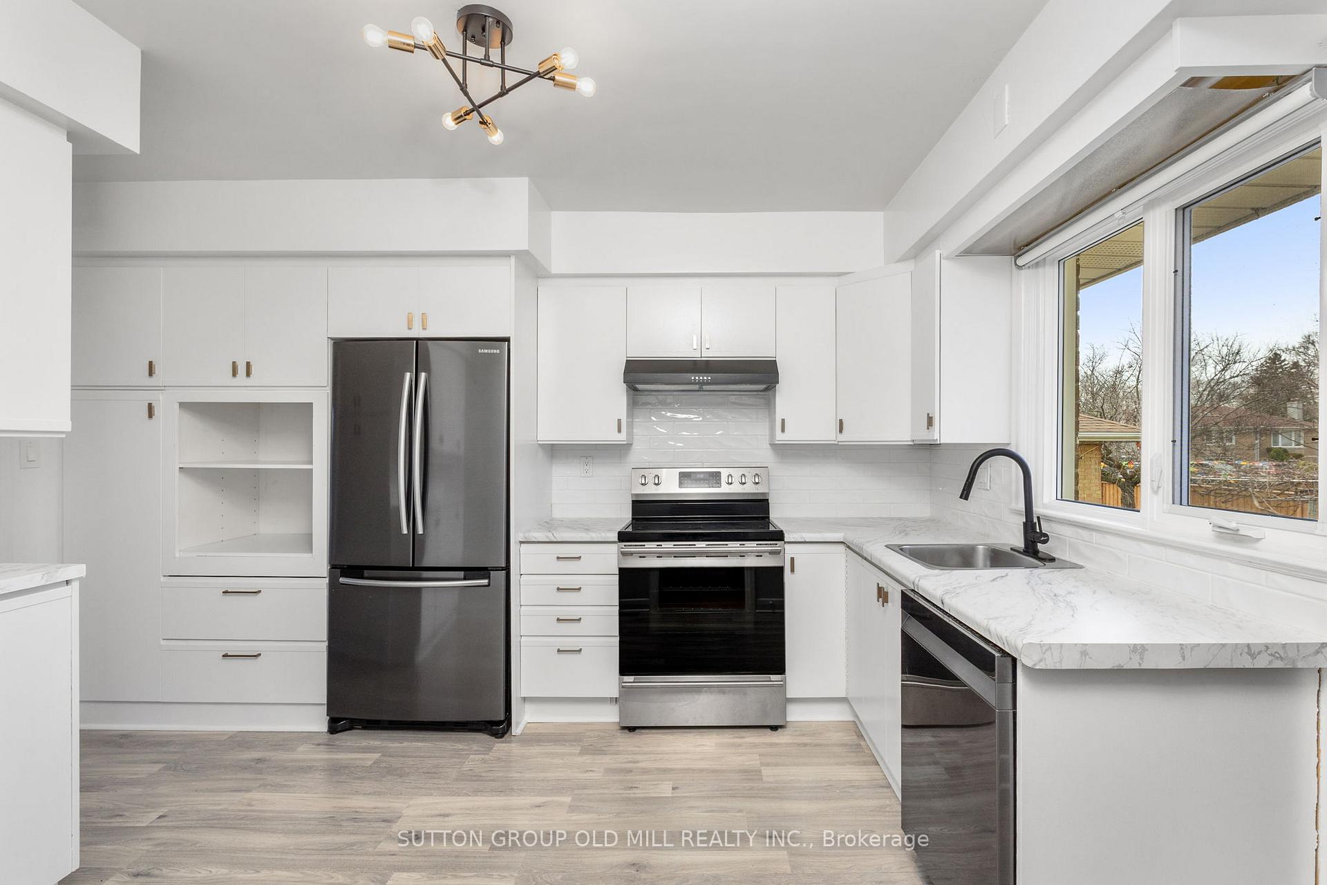 Photo 3 of 26 Breadner Drive, Etobicoke, Willowridge-Martingrove-Richview — HOMEH