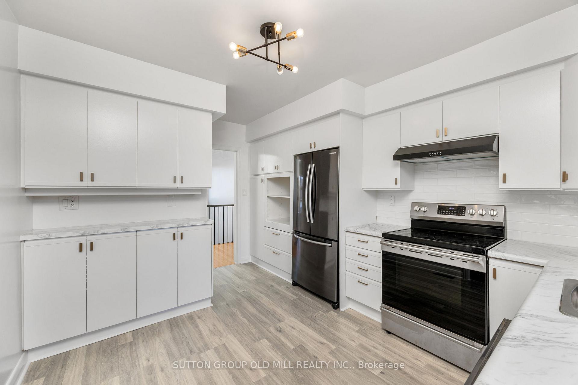 Photo 4 of 26 Breadner Drive, Etobicoke, Willowridge-Martingrove-Richview — HOMEH