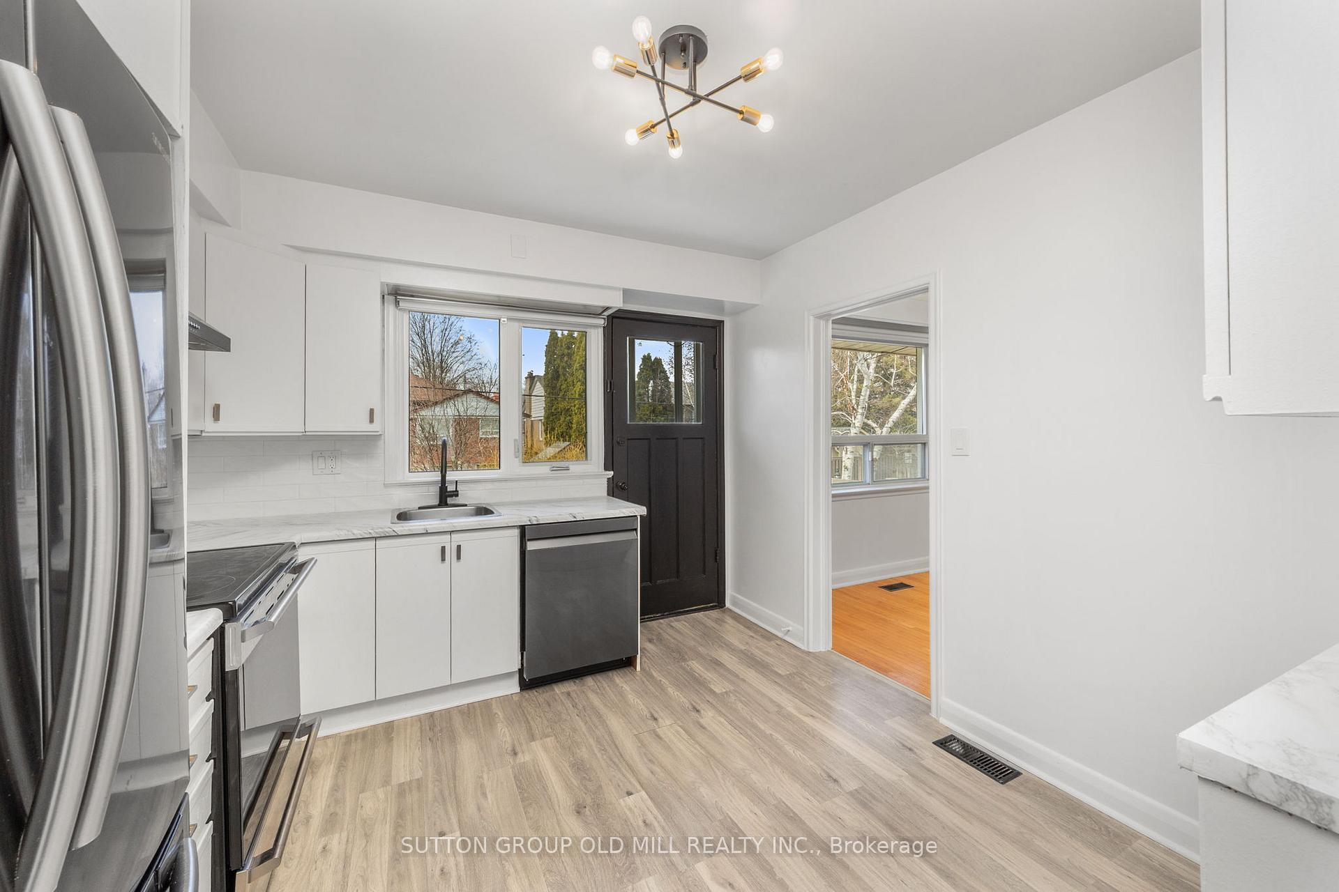 Photo 5 of 26 Breadner Drive, Etobicoke, Willowridge-Martingrove-Richview — HOMEH