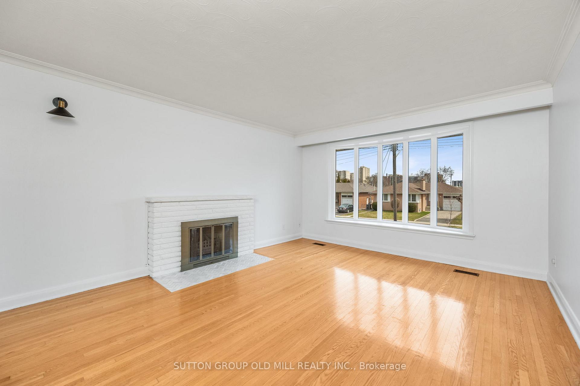Photo 10 of 26 Breadner Drive, Etobicoke, Willowridge-Martingrove-Richview — HOMEH