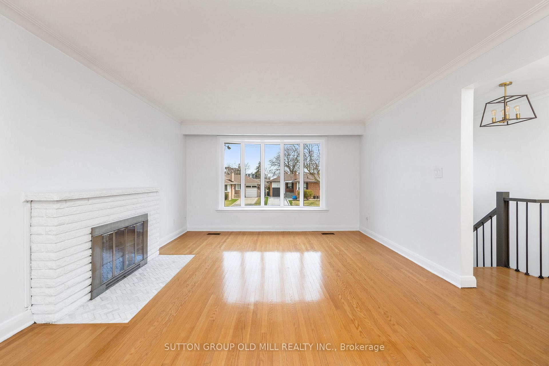 Photo 11 of 26 Breadner Drive, Etobicoke, Willowridge-Martingrove-Richview — HOMEH