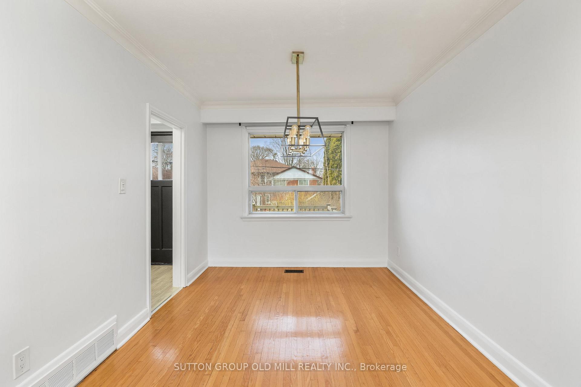 Photo 13 of 26 Breadner Drive, Etobicoke, Willowridge-Martingrove-Richview — HOMEH