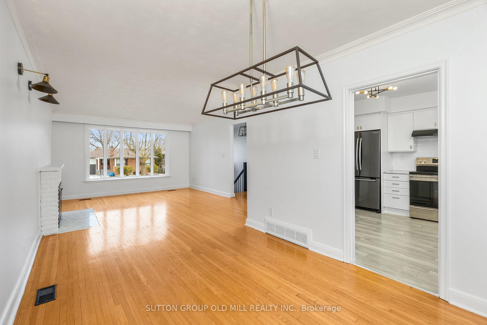 Photo 14 of 26 Breadner Drive, Etobicoke, Willowridge-Martingrove-Richview — HOMEH