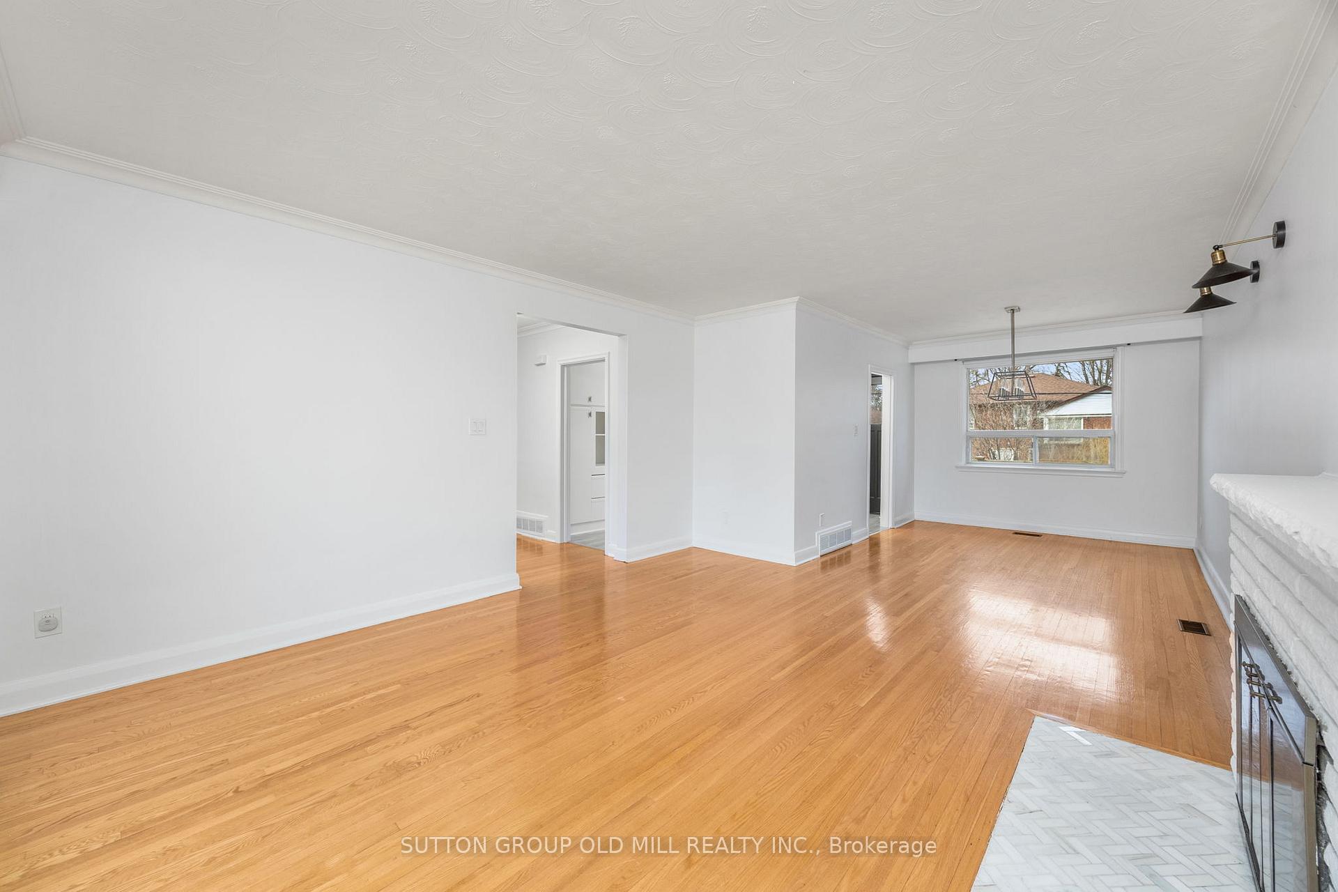 Photo 15 of 26 Breadner Drive, Etobicoke, Willowridge-Martingrove-Richview — HOMEH
