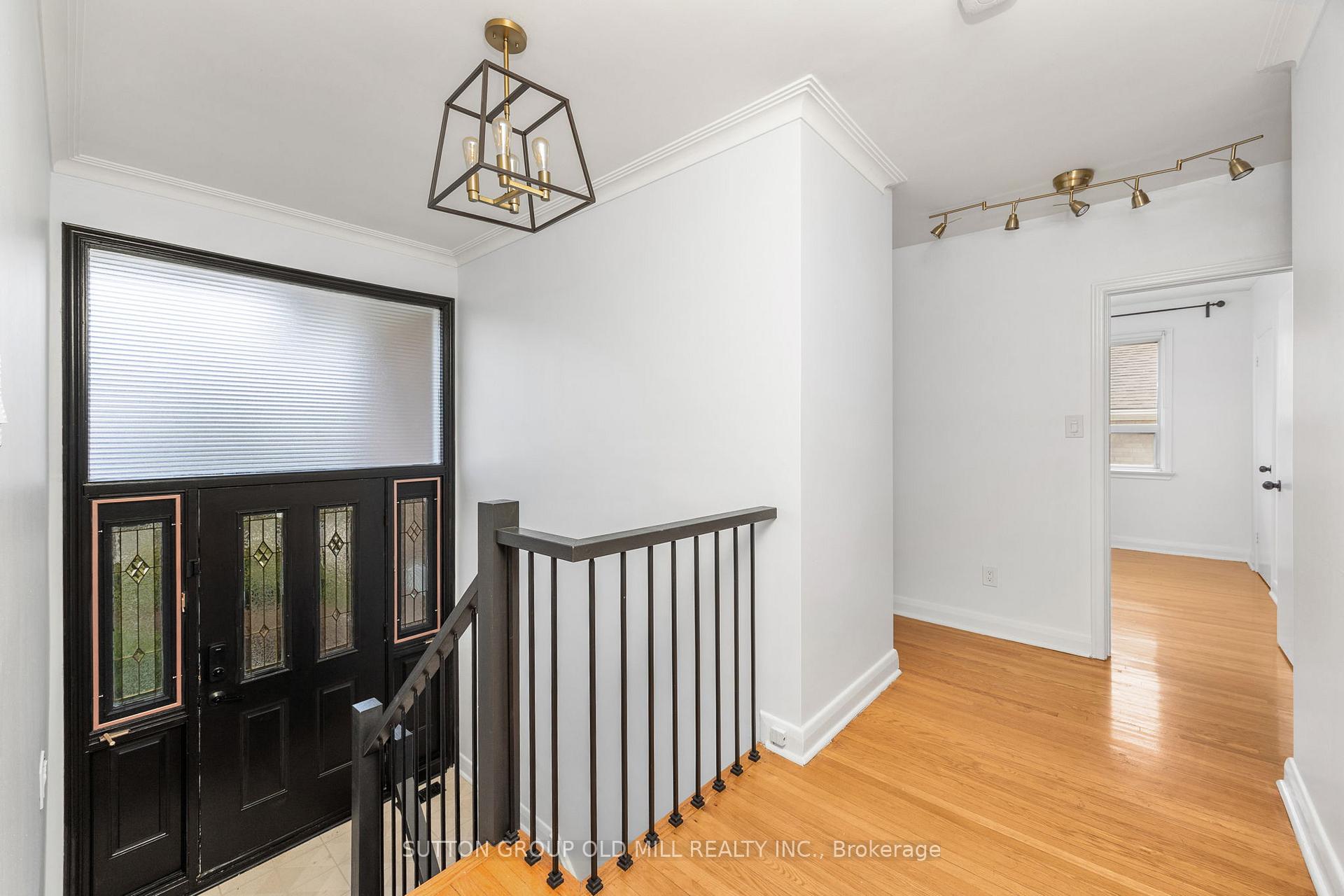 Photo 17 of 26 Breadner Drive, Etobicoke, Willowridge-Martingrove-Richview — HOMEH