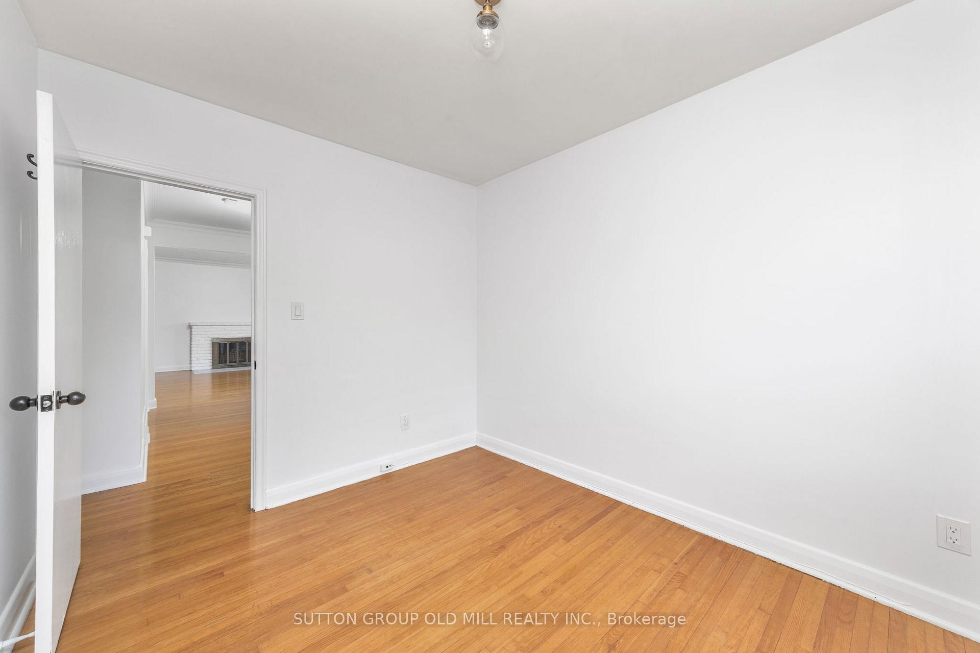 Photo 22 of 26 Breadner Drive, Etobicoke, Willowridge-Martingrove-Richview — HOMEH