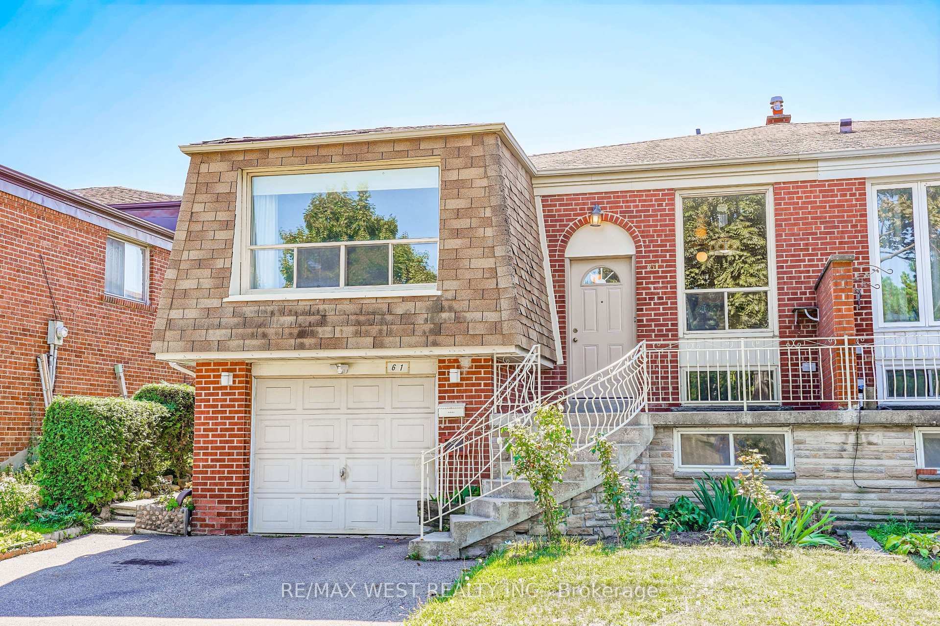 Photo 1 of 61 Longbourne Drive, Etobicoke, Willowridge-Martingrove-Richview — HOMEH