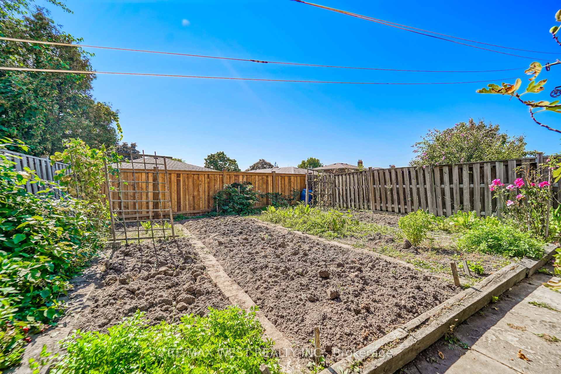 Photo 4 of 61 Longbourne Drive, Etobicoke, Willowridge-Martingrove-Richview — HOMEH