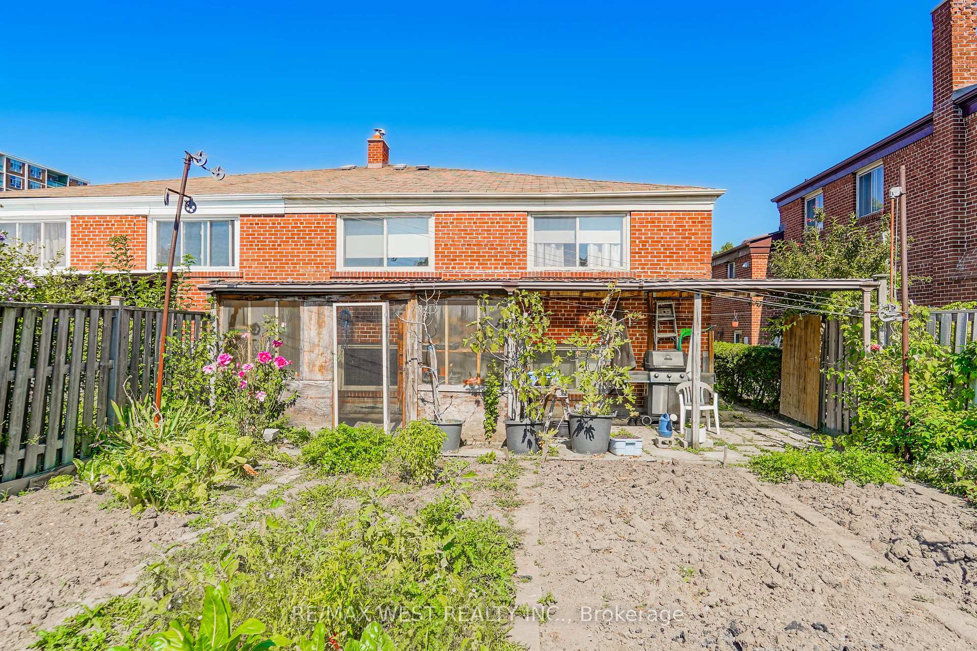 Photo 5 of 61 Longbourne Drive, Etobicoke, Willowridge-Martingrove-Richview — HOMEH