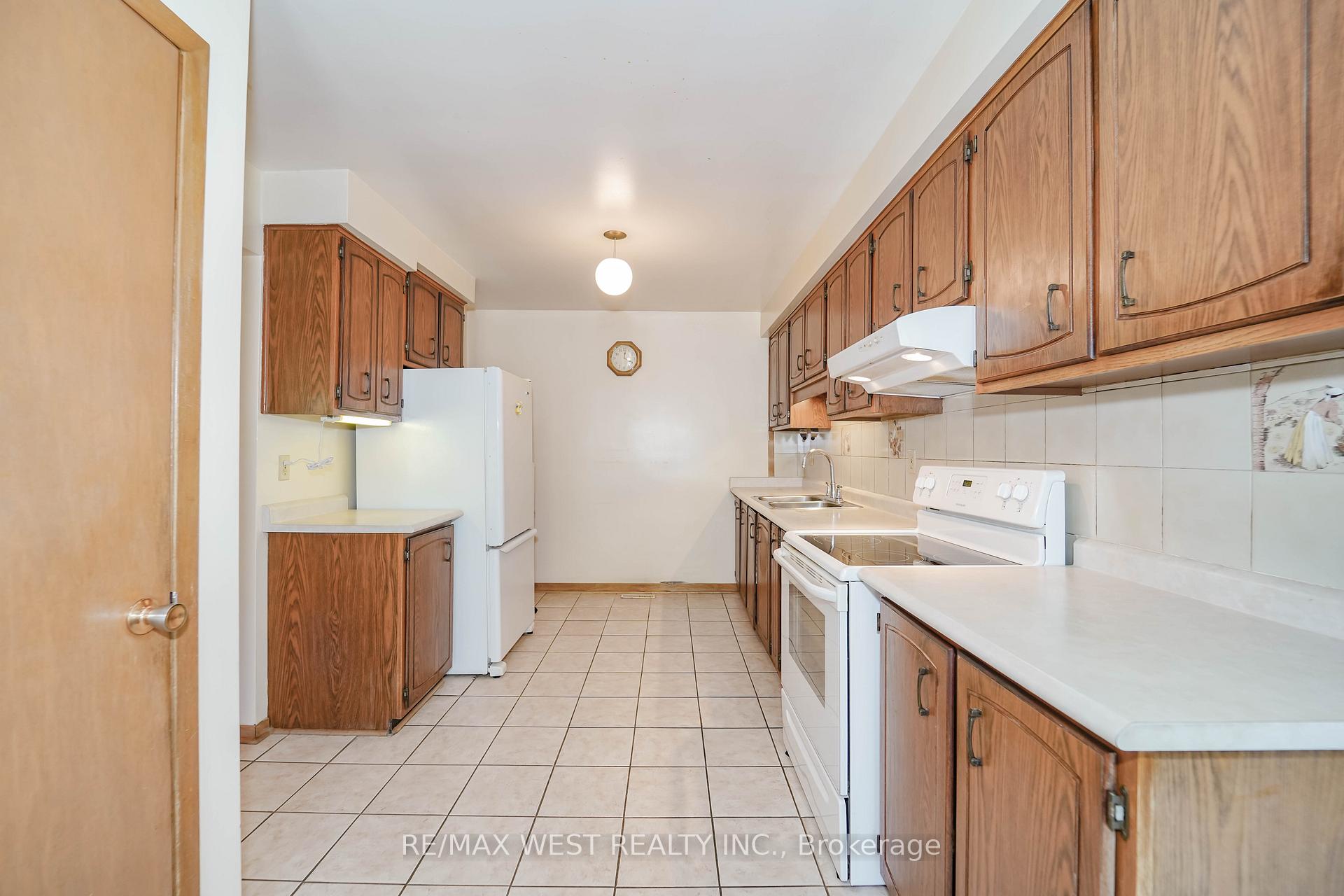 Photo 6 of 61 Longbourne Drive, Etobicoke, Willowridge-Martingrove-Richview — HOMEH