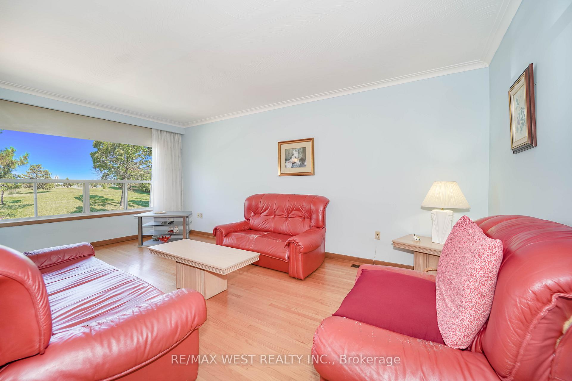 Photo 7 of 61 Longbourne Drive, Etobicoke, Willowridge-Martingrove-Richview — HOMEH
