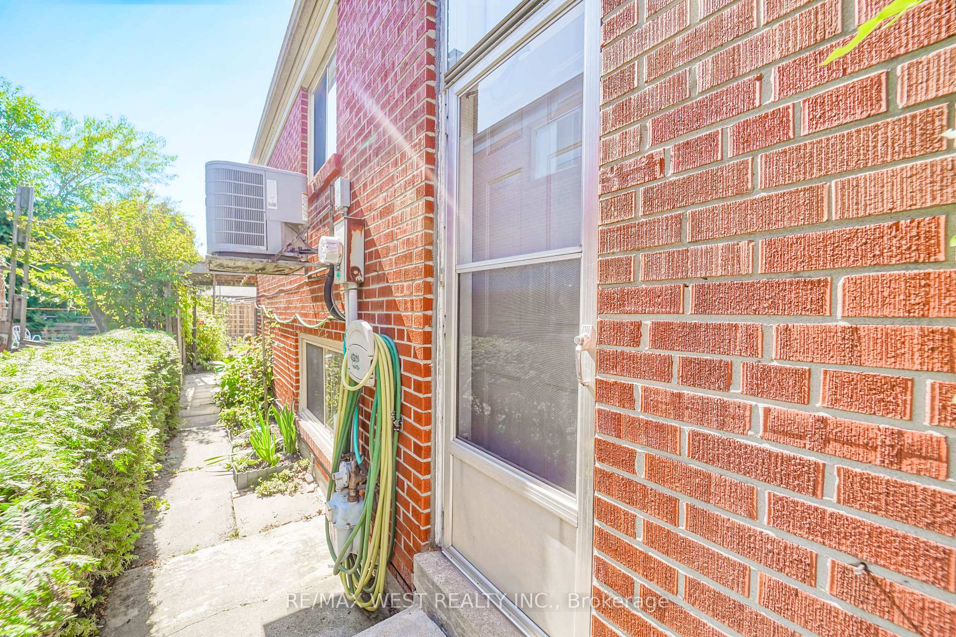 Photo 9 of 61 Longbourne Drive, Etobicoke, Willowridge-Martingrove-Richview — HOMEH