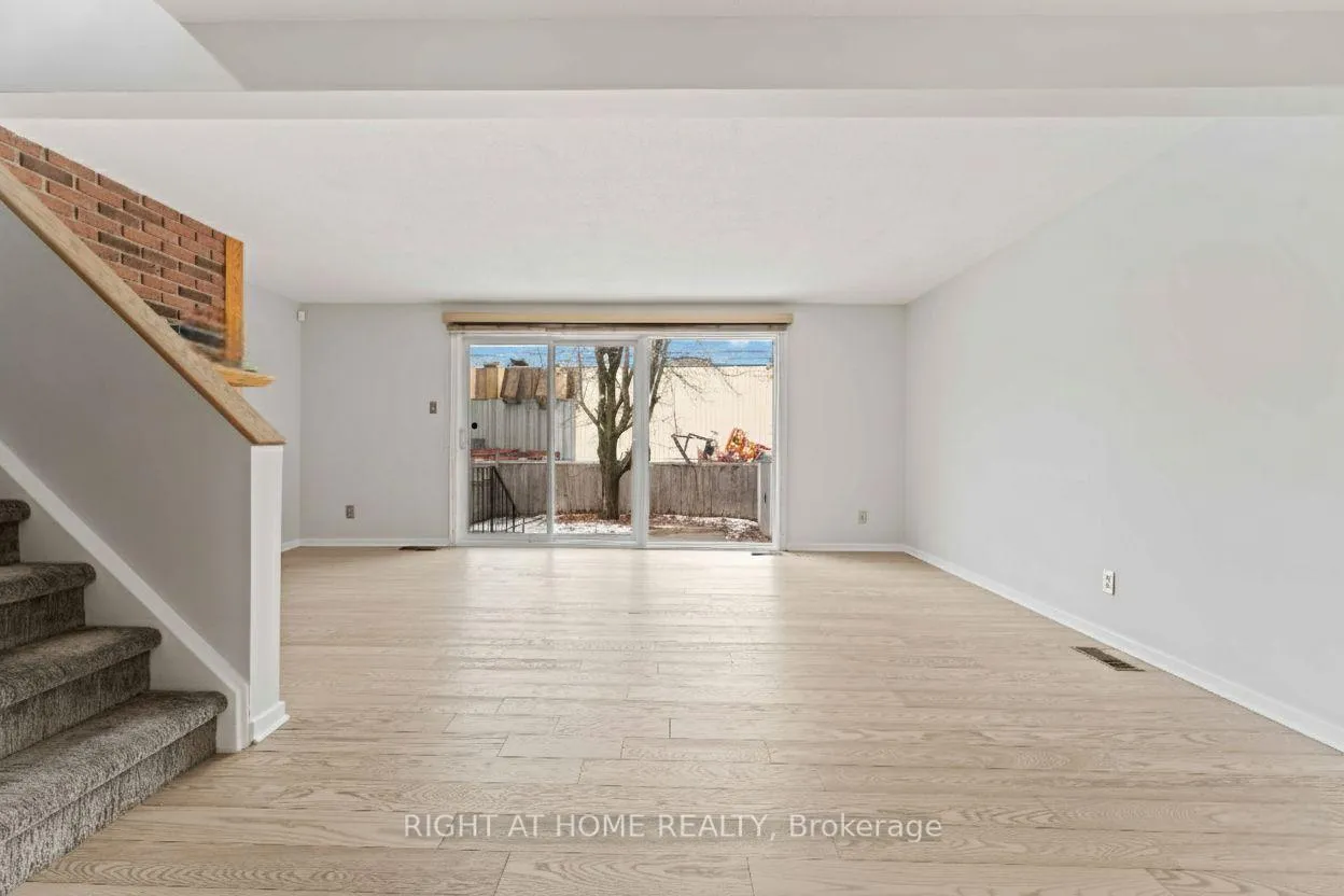 Photo 18 of 21 Ventnor Way, Ottawa, Barrhaven - Pheasant Run — HOMEH