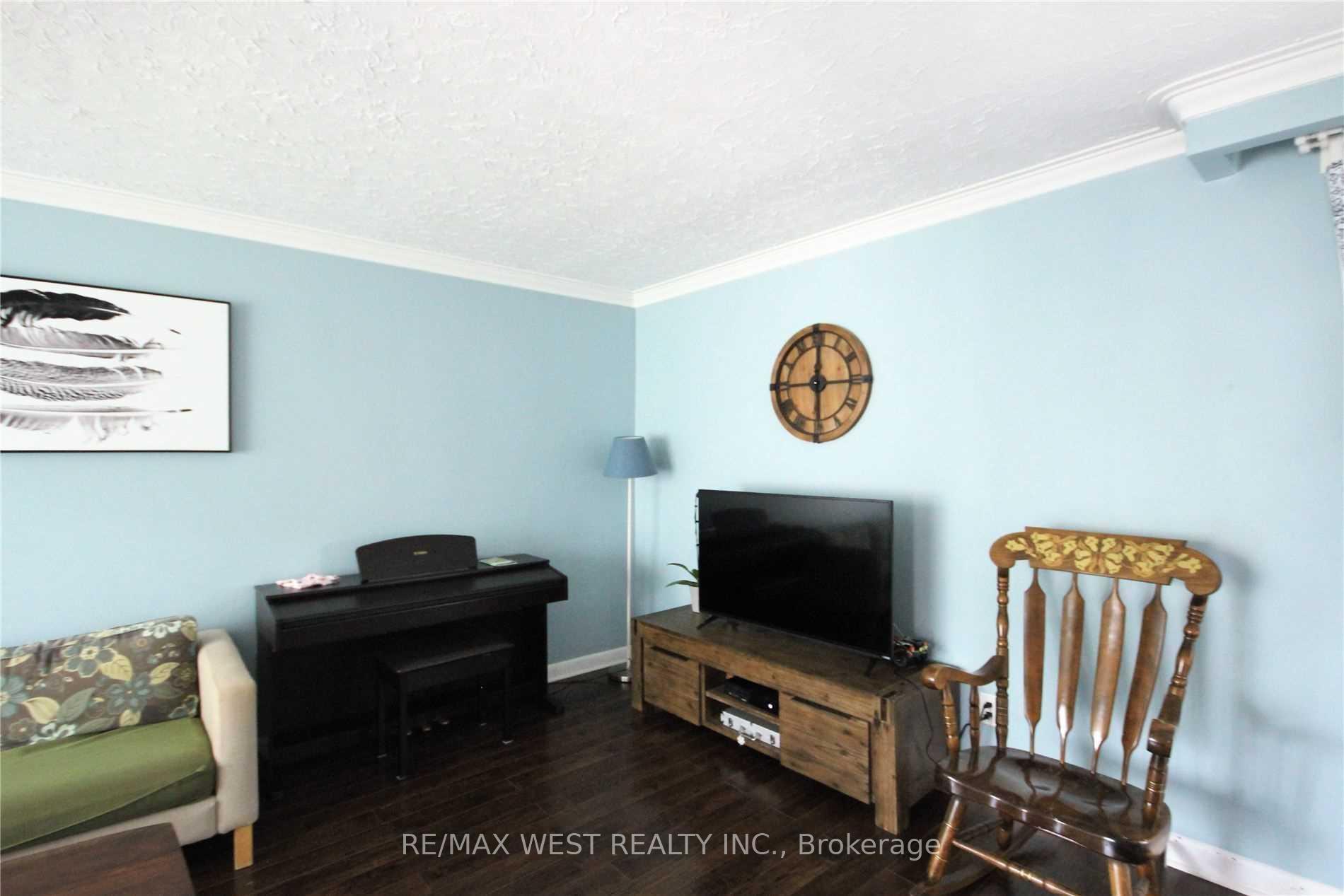 Photo 6 of 20 Celestine Drive, Etobicoke, Willowridge-Martingrove-Richview — HOMEH
