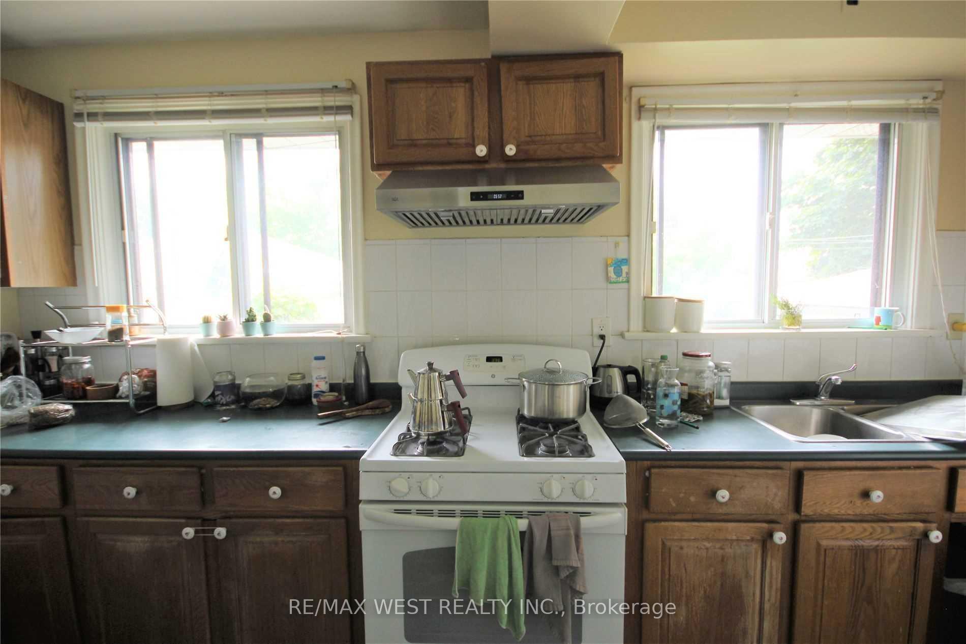 Photo 9 of 20 Celestine Drive, Etobicoke, Willowridge-Martingrove-Richview — HOMEH