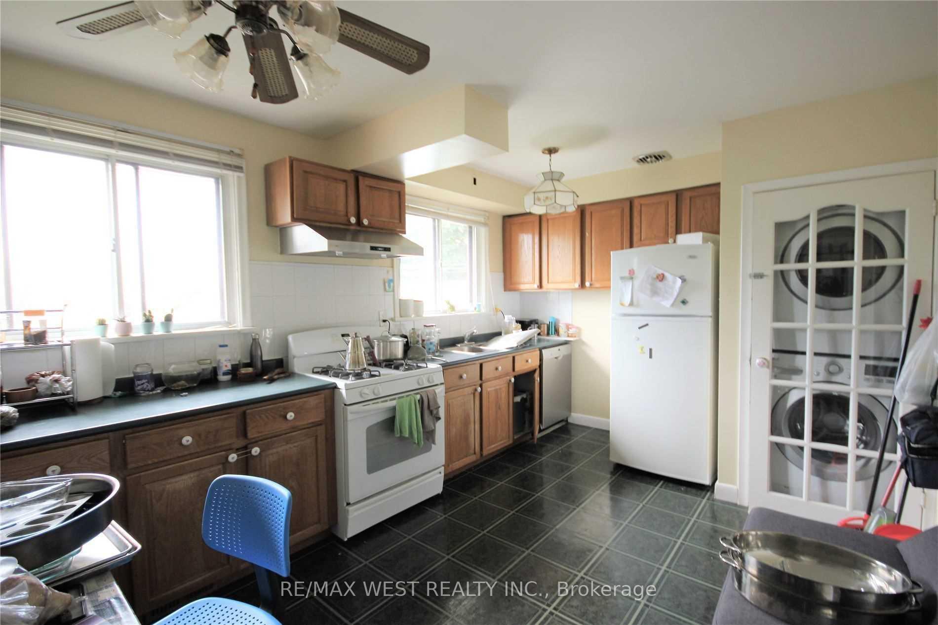 Photo 10 of 20 Celestine Drive, Etobicoke, Willowridge-Martingrove-Richview — HOMEH