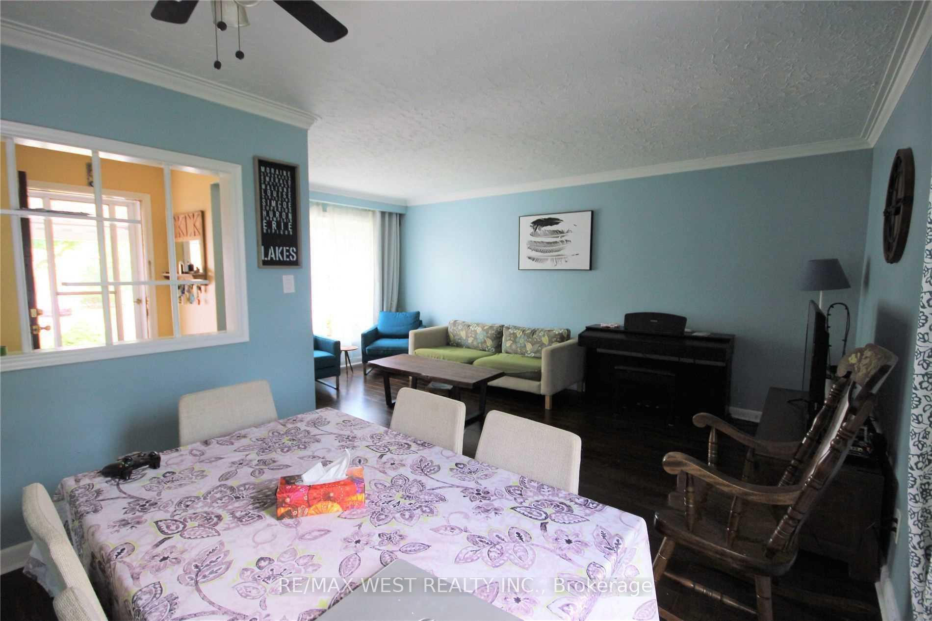 Photo 11 of 20 Celestine Drive, Etobicoke, Willowridge-Martingrove-Richview — HOMEH
