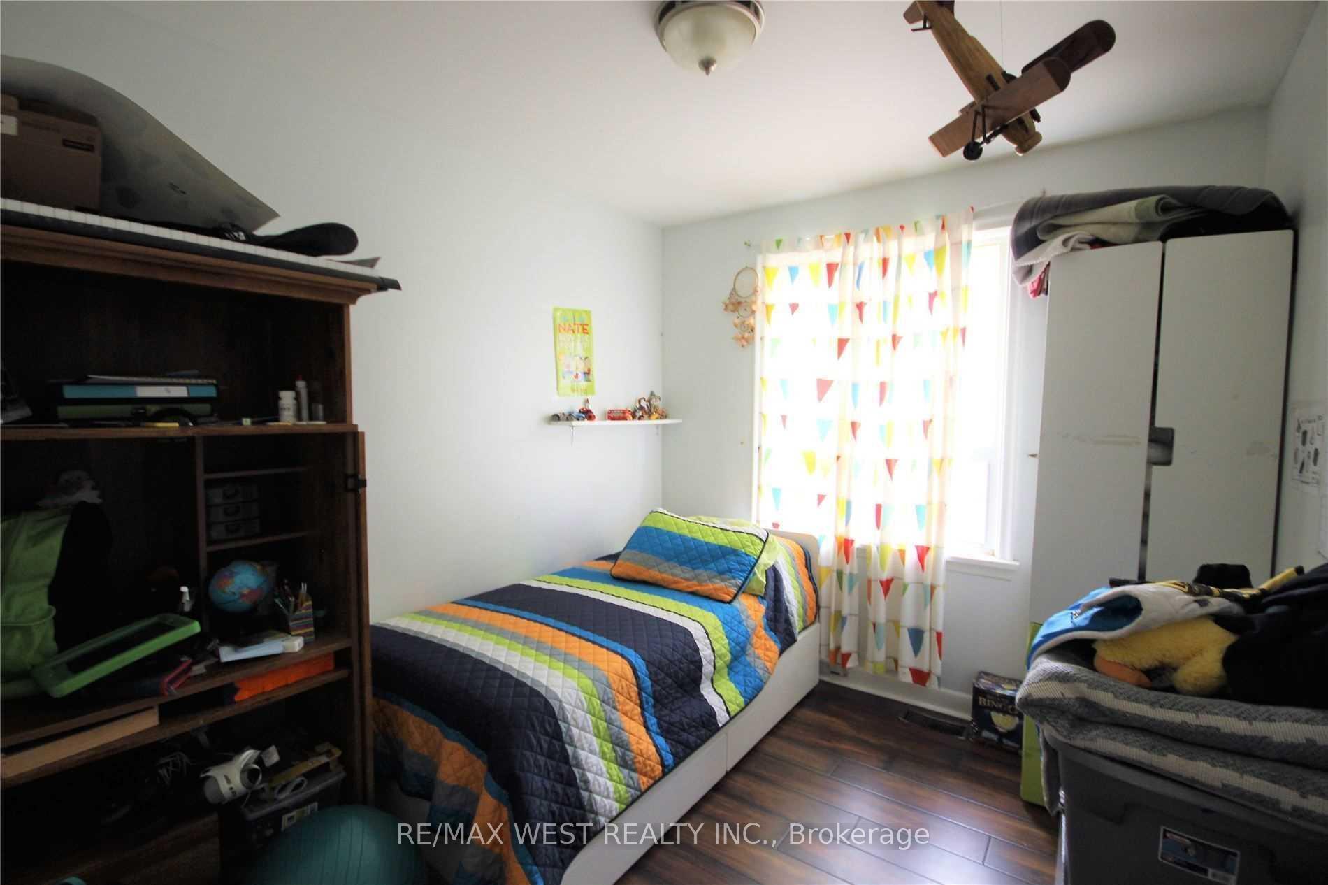 Photo 12 of 20 Celestine Drive, Etobicoke, Willowridge-Martingrove-Richview — HOMEH