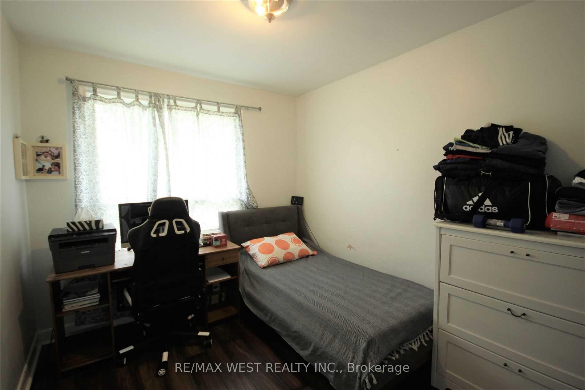 Photo 14 of 20 Celestine Drive, Etobicoke, Willowridge-Martingrove-Richview — HOMEH