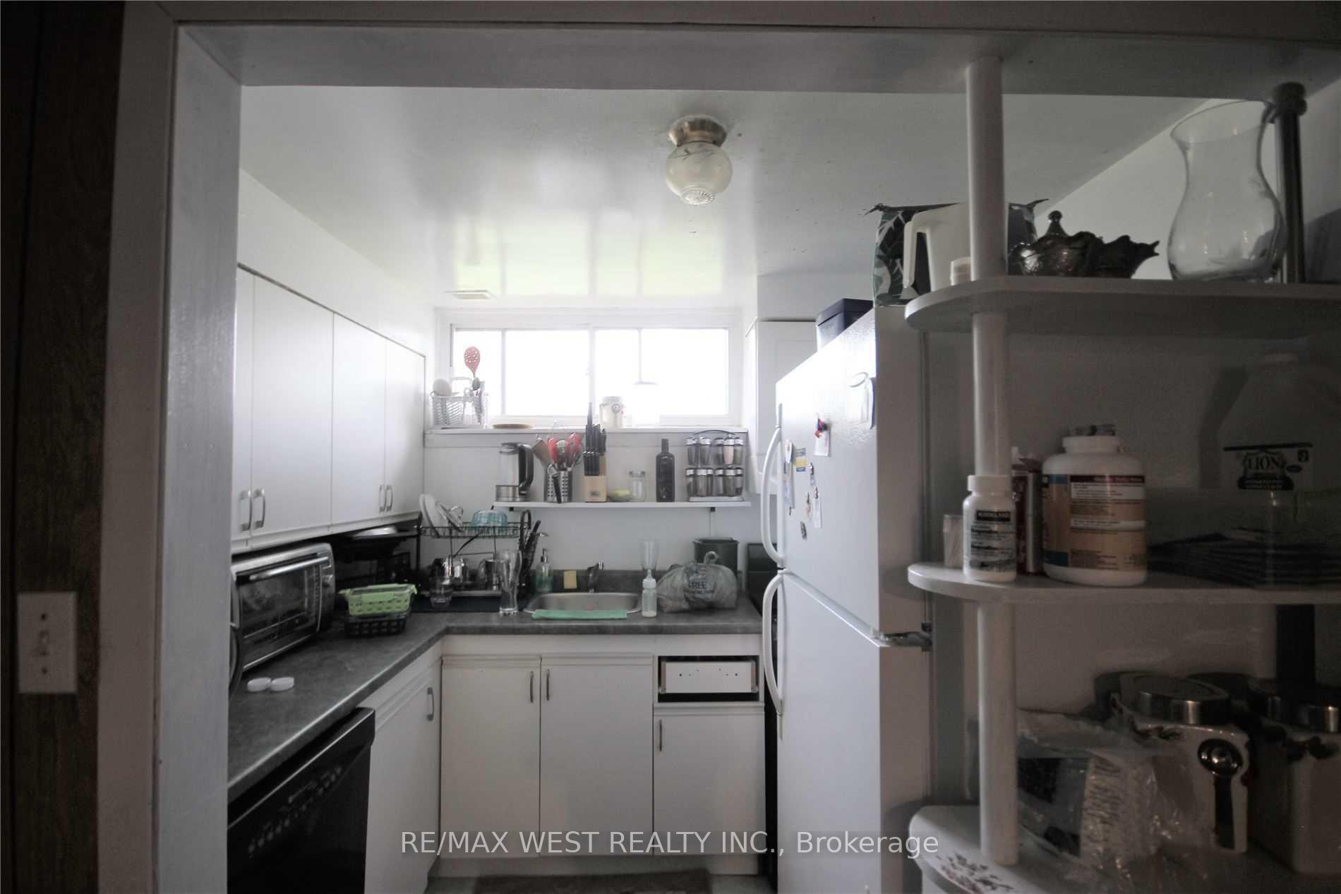 Photo 19 of 20 Celestine Drive, Etobicoke, Willowridge-Martingrove-Richview — HOMEH