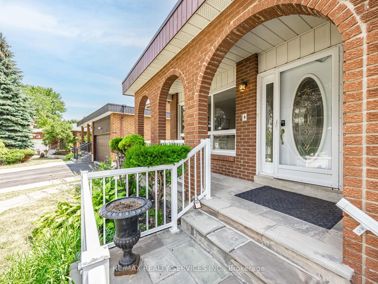 Photo 2 of 9 Garview Court, Etobicoke, Kingsview Village-The Westway — HOMEH