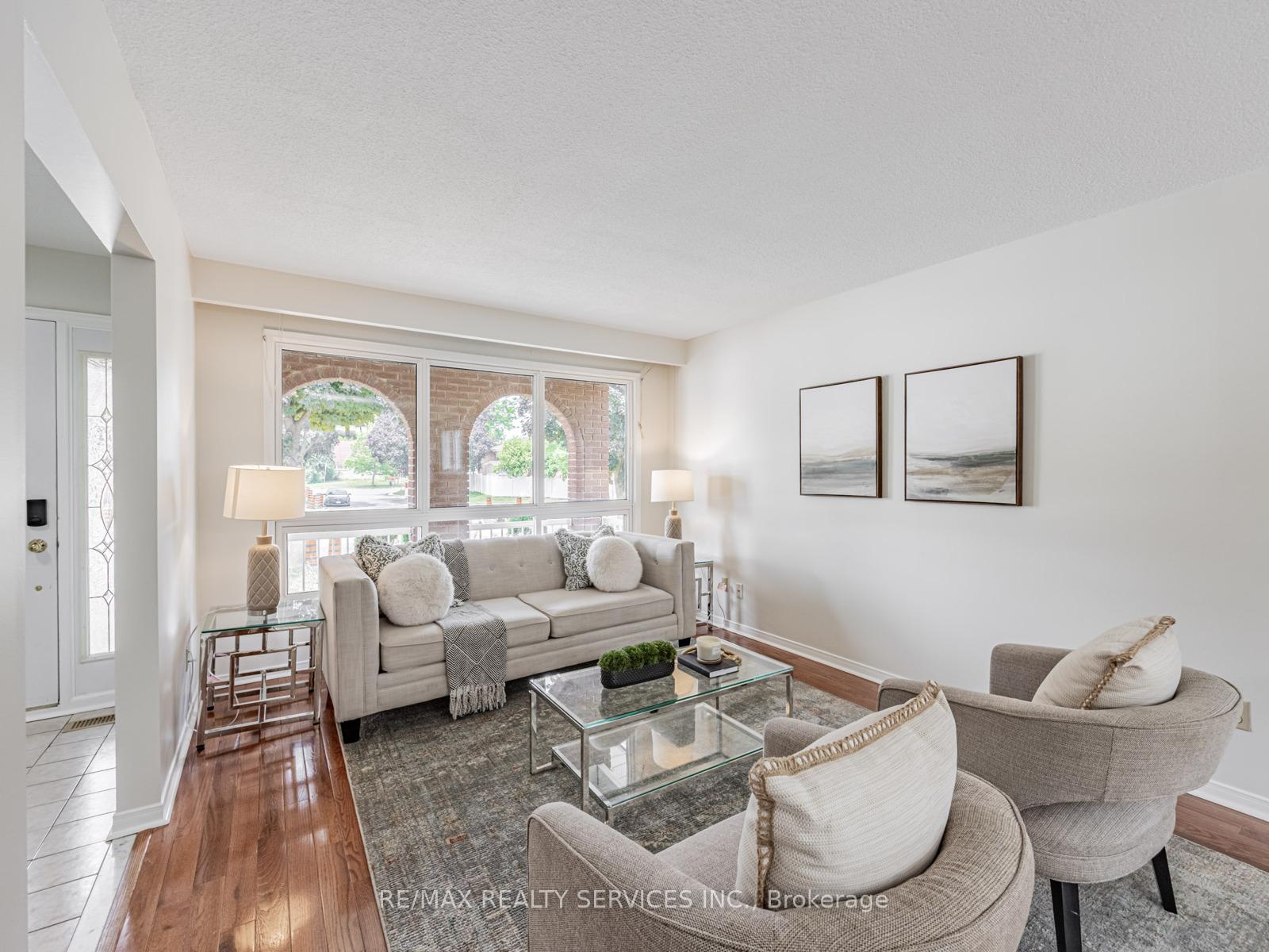 Photo 6 of 9 Garview Court, Etobicoke, Kingsview Village-The Westway — HOMEH