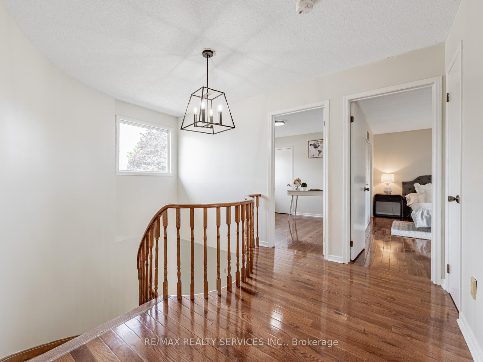 Photo 19 of 9 Garview Court, Etobicoke, Kingsview Village-The Westway — HOMEH