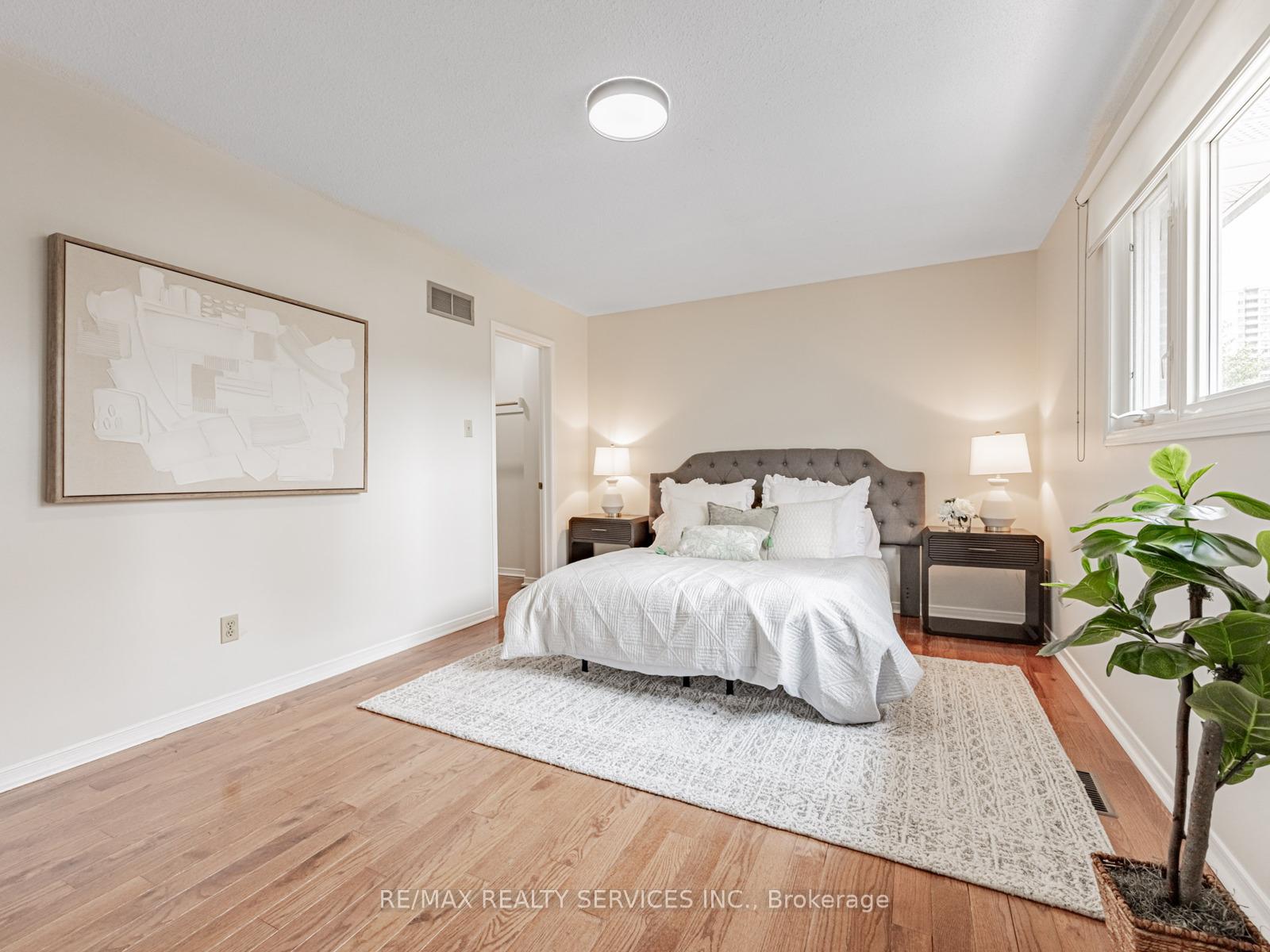 Photo 21 of 9 Garview Court, Etobicoke, Kingsview Village-The Westway — HOMEH