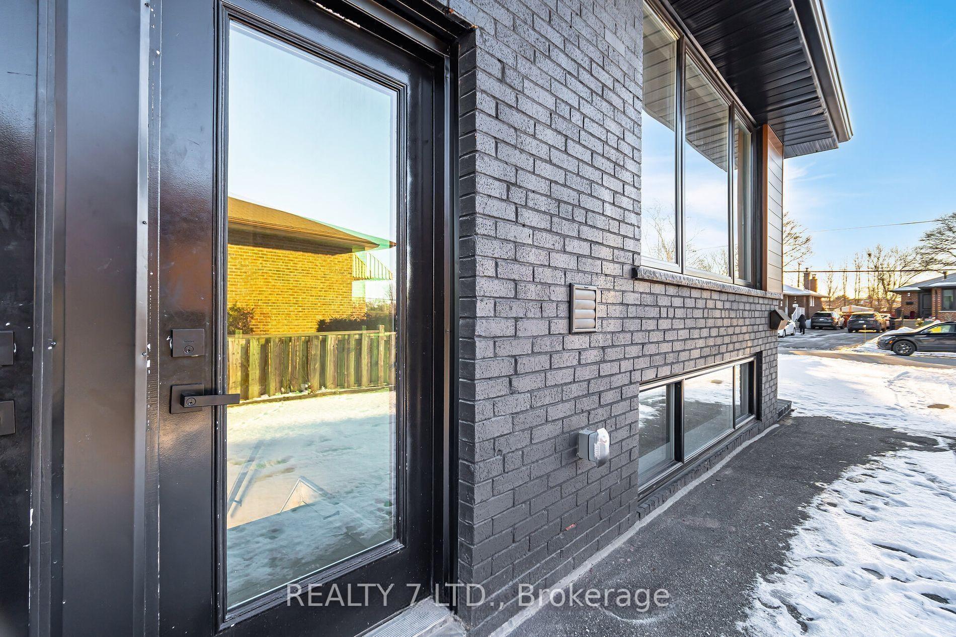 Photo 2 of Unit Unit #2, 25 Templar Drive, Etobicoke, Kingsview Village-The Westway — HOMEH