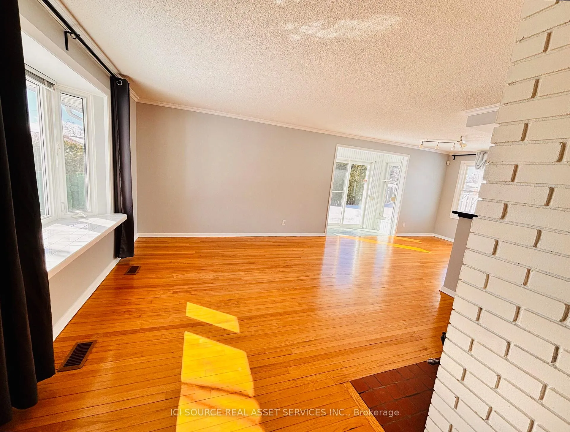 Photo 7 of 1097 Wiseman Crescent, Ottawa, Riverside Park — HOMEH