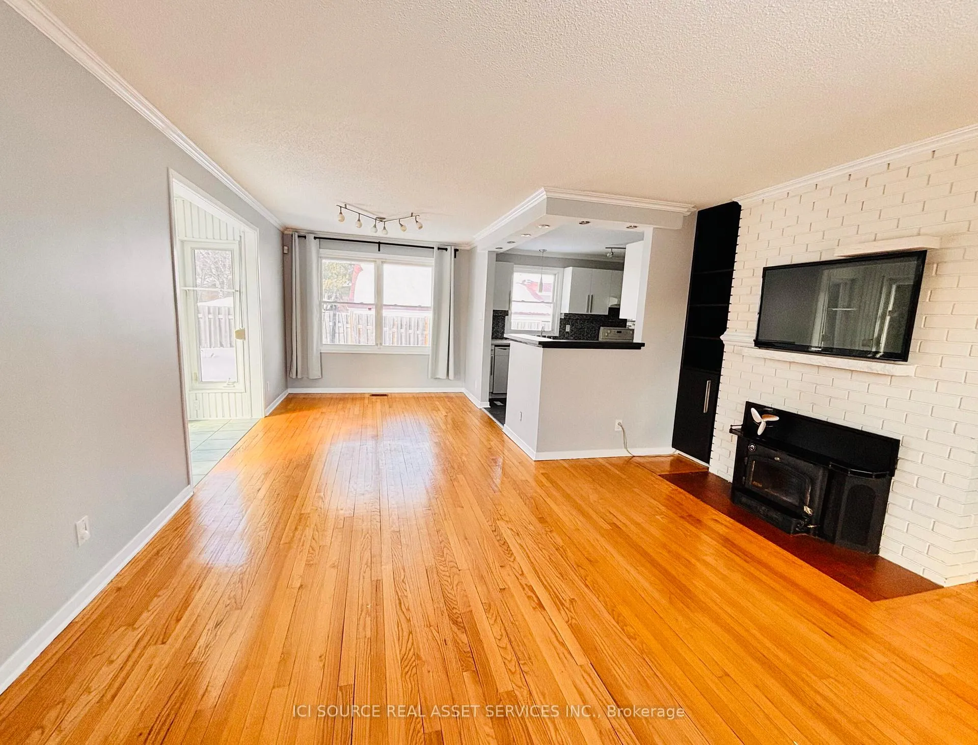 Photo 14 of 1097 Wiseman Crescent, Ottawa, Riverside Park — HOMEH